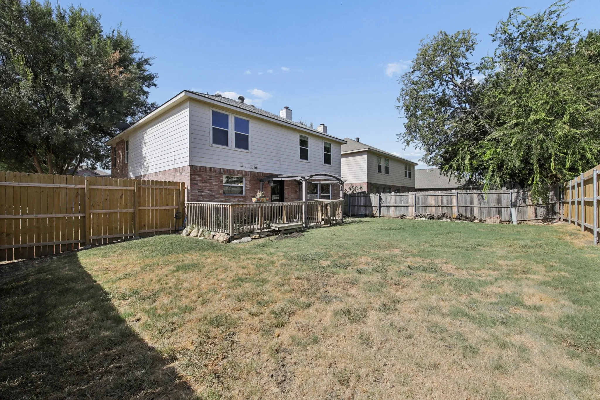 Single Family Residence For Sale in Tarrant County , 5533 Spring Ridge Drive, Watauga, Texas 76137, 4 Bedroom, 3 Bathroom, 2 Garage spaces, 2,236 Sqft, built in 2002, mls#21364167, Real Estate Agent in Watauga, Homes For Sale in Tarrant county, Homes For Sale in Watauga, Realtor in Watauga Texas, Real Estate Brokerage Independent Realty Texas, Luminita Cordes Realtor