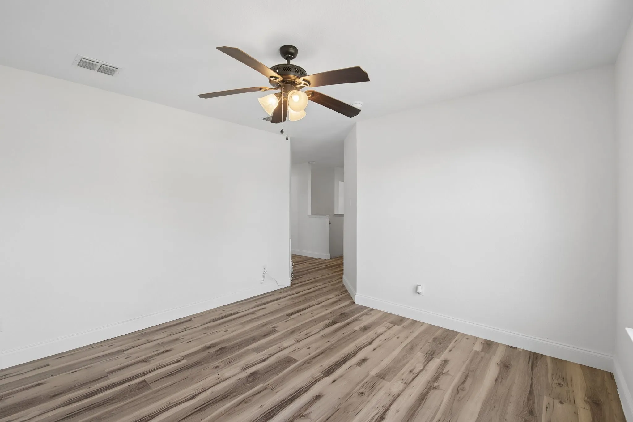 Single Family Residence For Sale in Tarrant County , 5533 Spring Ridge Drive, Watauga, Texas 76137, 4 Bedroom, 3 Bathroom, 2 Garage spaces, 2,236 Sqft, built in 2002, mls#21364167, Real Estate Agent in Watauga, Homes For Sale in Tarrant county, Homes For Sale in Watauga, Realtor in Watauga Texas, Real Estate Brokerage Independent Realty Texas, Luminita Cordes Realtor