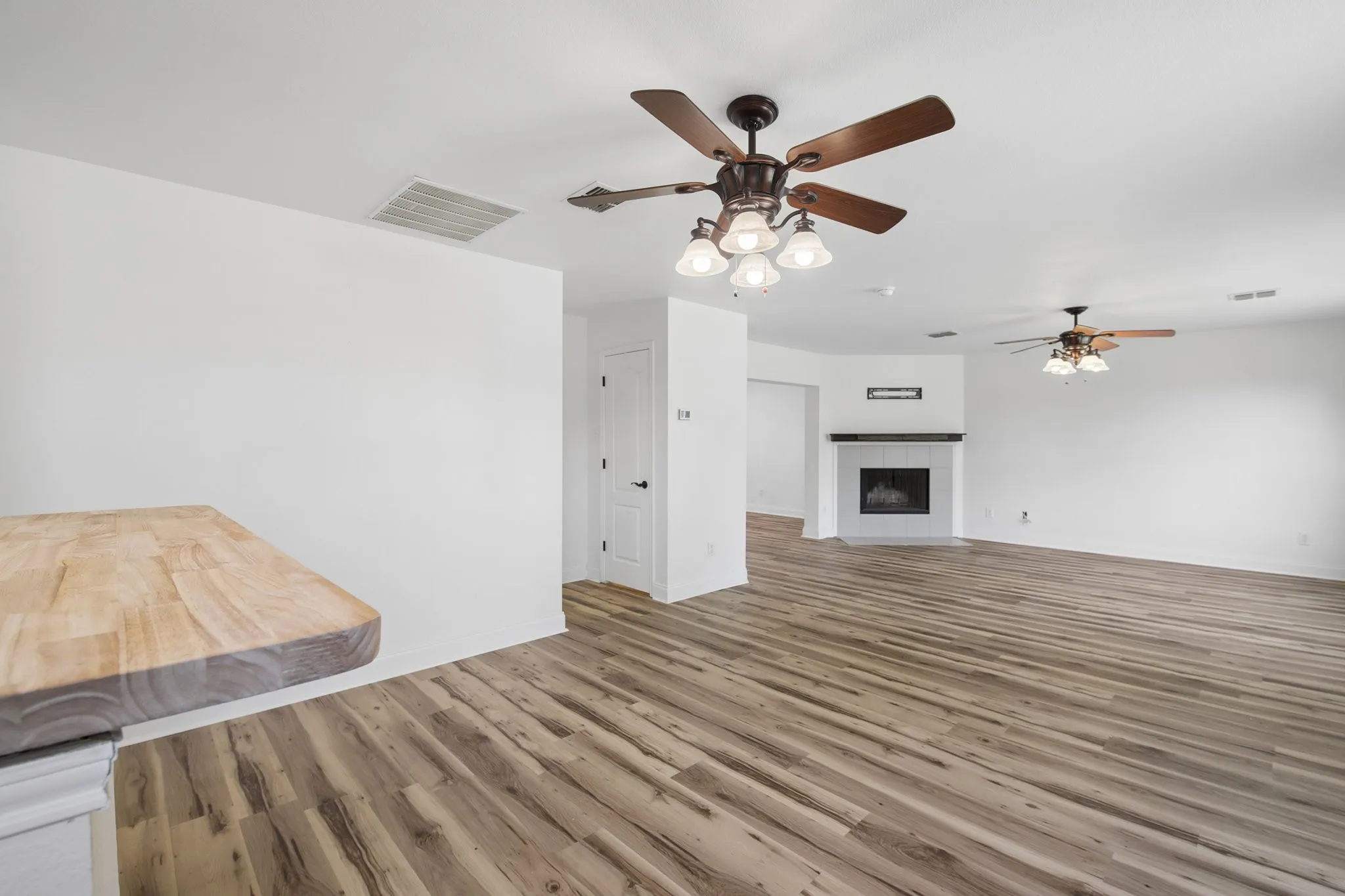Single Family Residence For Sale in Tarrant County , 5533 Spring Ridge Drive, Watauga, Texas 76137, 4 Bedroom, 3 Bathroom, 2 Garage spaces, 2,236 Sqft, built in 2002, mls#21364167, Real Estate Agent in Watauga, Homes For Sale in Tarrant county, Homes For Sale in Watauga, Realtor in Watauga Texas, Real Estate Brokerage Independent Realty Texas, Luminita Cordes Realtor
