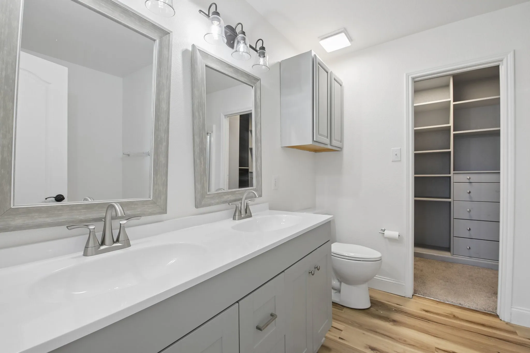 Single Family Residence For Sale in Tarrant County , 5533 Spring Ridge Drive, Watauga, Texas 76137, 4 Bedroom, 3 Bathroom, 2 Garage spaces, 2,236 Sqft, built in 2002, mls#21364167, Real Estate Agent in Watauga, Homes For Sale in Tarrant county, Homes For Sale in Watauga, Realtor in Watauga Texas, Real Estate Brokerage Independent Realty Texas, Luminita Cordes Realtor