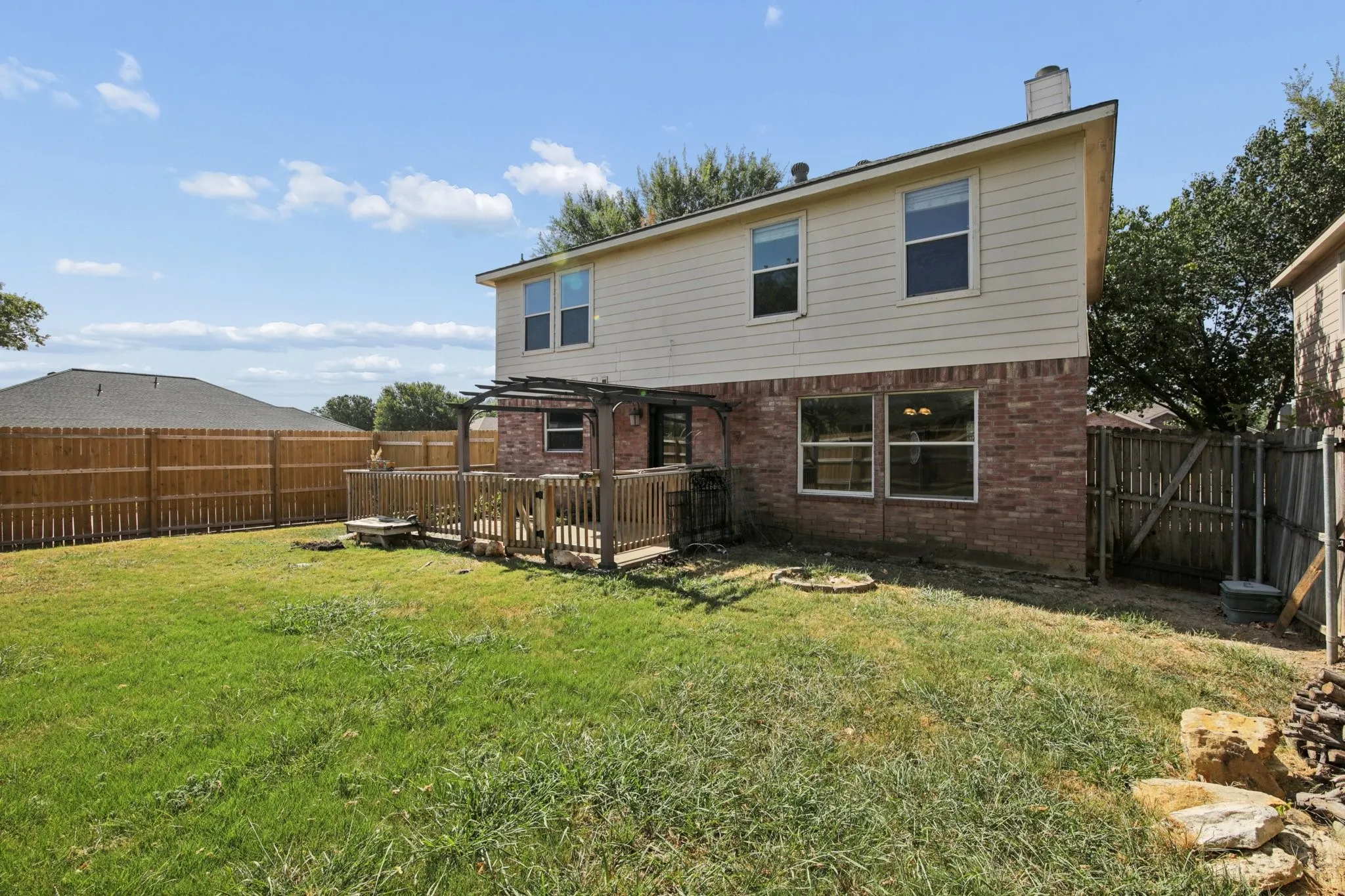 Single Family Residence For Sale in Tarrant County , 5533 Spring Ridge Drive, Watauga, Texas 76137, 4 Bedroom, 3 Bathroom, 2 Garage spaces, 2,236 Sqft, built in 2002, mls#21364167, Real Estate Agent in Watauga, Homes For Sale in Tarrant county, Homes For Sale in Watauga, Realtor in Watauga Texas, Real Estate Brokerage Independent Realty Texas, Luminita Cordes Realtor