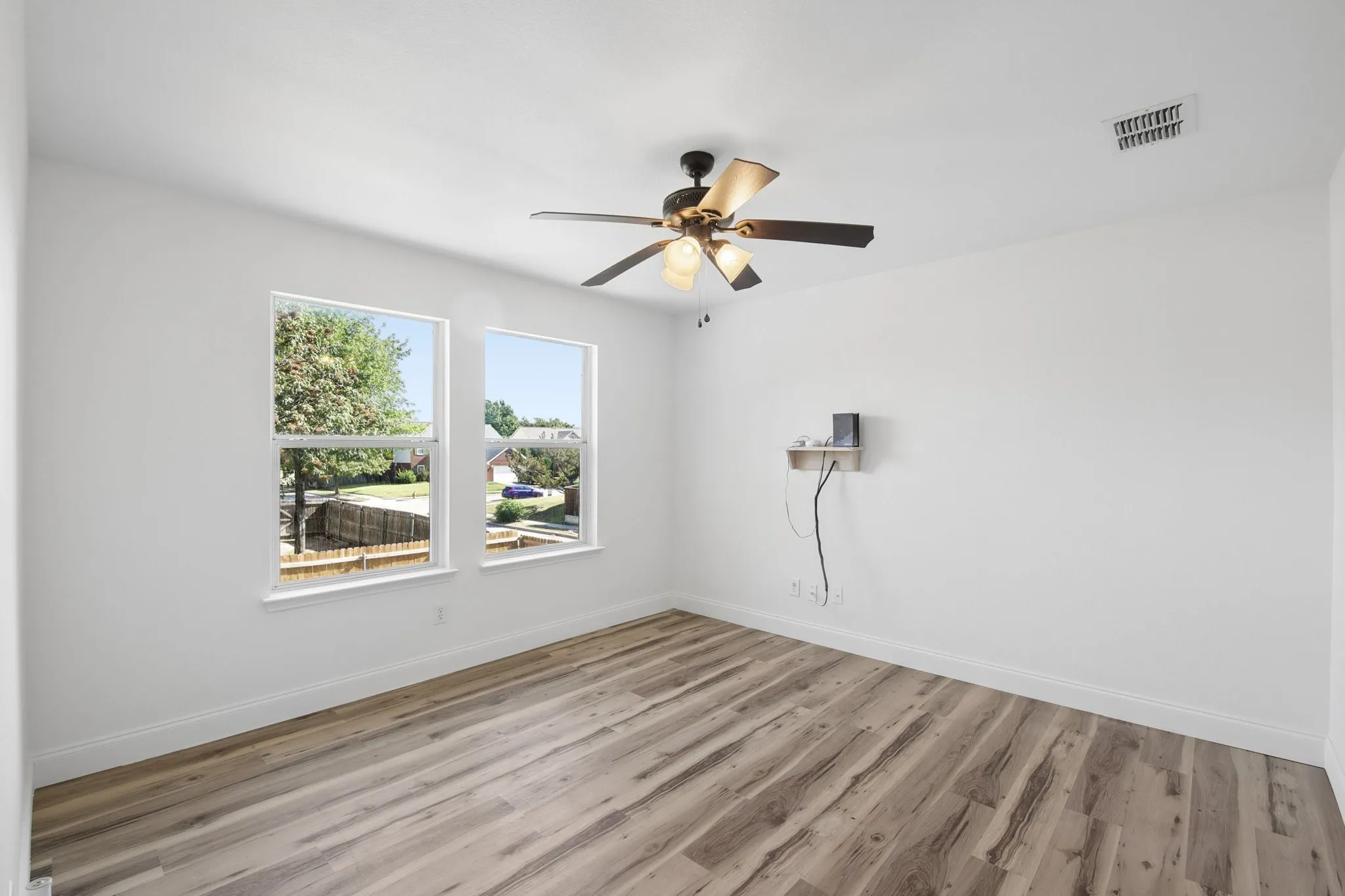 Single Family Residence For Sale in Tarrant County , 5533 Spring Ridge Drive, Watauga, Texas 76137, 4 Bedroom, 3 Bathroom, 2 Garage spaces, 2,236 Sqft, built in 2002, mls#21364167, Real Estate Agent in Watauga, Homes For Sale in Tarrant county, Homes For Sale in Watauga, Realtor in Watauga Texas, Real Estate Brokerage Independent Realty Texas, Luminita Cordes Realtor