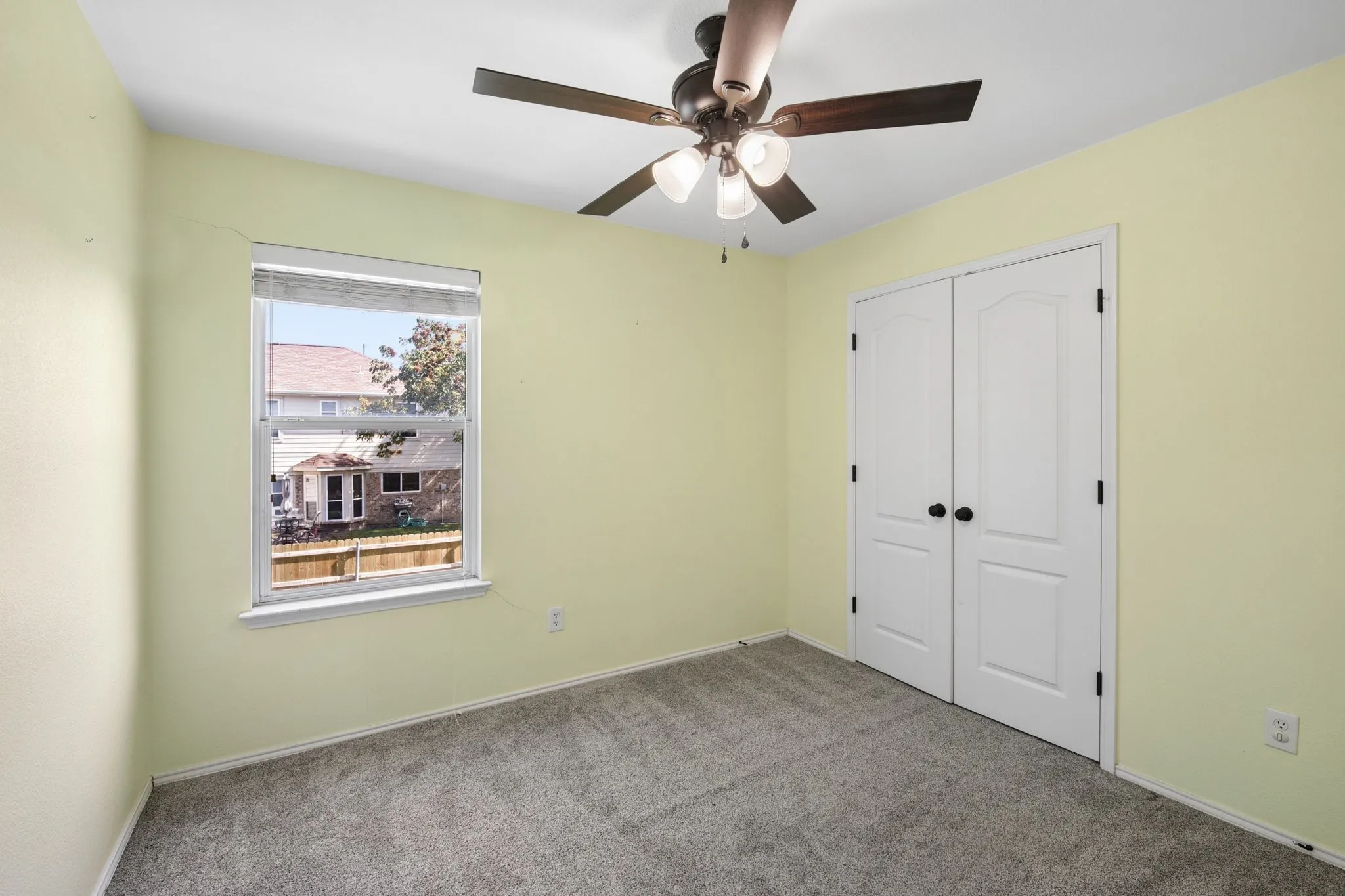 Single Family Residence For Sale in Tarrant County , 5533 Spring Ridge Drive, Watauga, Texas 76137, 4 Bedroom, 3 Bathroom, 2 Garage spaces, 2,236 Sqft, built in 2002, mls#21364167, Real Estate Agent in Watauga, Homes For Sale in Tarrant county, Homes For Sale in Watauga, Realtor in Watauga Texas, Real Estate Brokerage Independent Realty Texas, Luminita Cordes Realtor