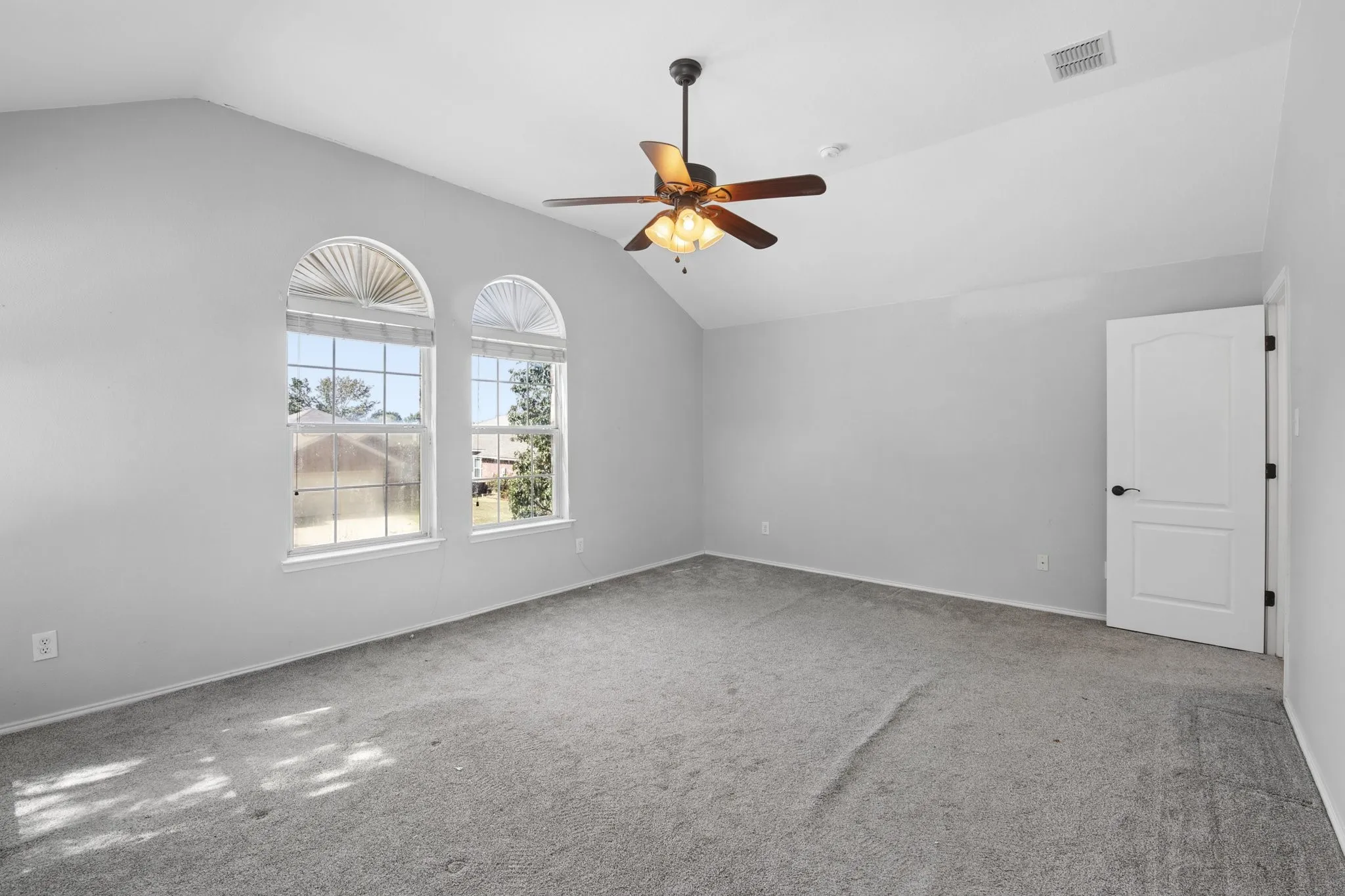 Single Family Residence For Sale in Tarrant County , 5533 Spring Ridge Drive, Watauga, Texas 76137, 4 Bedroom, 3 Bathroom, 2 Garage spaces, 2,236 Sqft, built in 2002, mls#21364167, Real Estate Agent in Watauga, Homes For Sale in Tarrant county, Homes For Sale in Watauga, Realtor in Watauga Texas, Real Estate Brokerage Independent Realty Texas, Luminita Cordes Realtor
