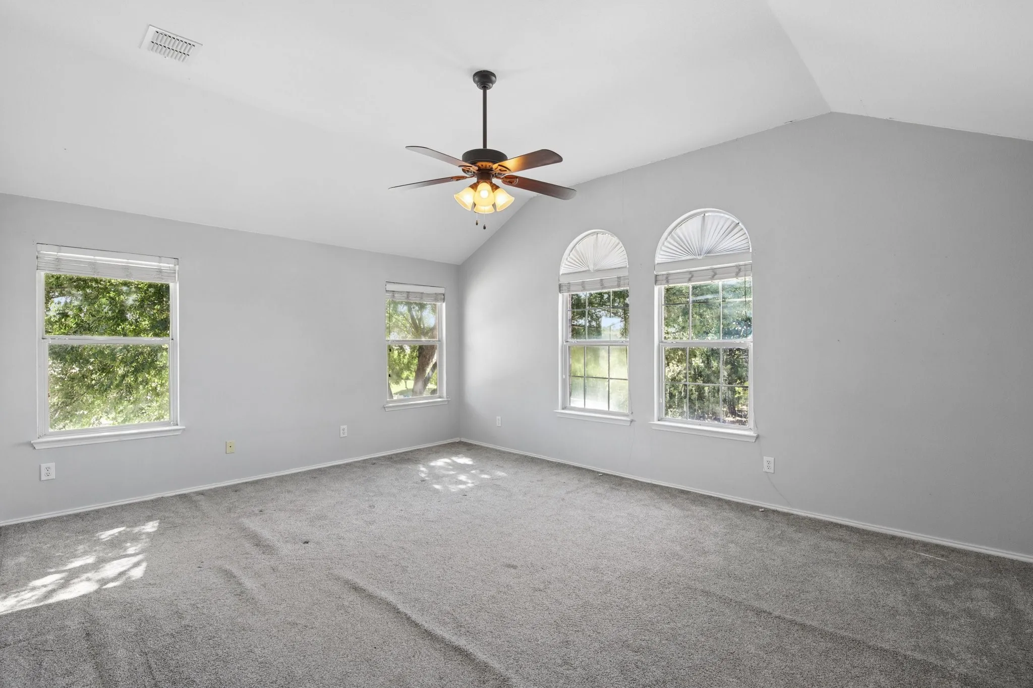 Single Family Residence For Sale in Tarrant County , 5533 Spring Ridge Drive, Watauga, Texas 76137, 4 Bedroom, 3 Bathroom, 2 Garage spaces, 2,236 Sqft, built in 2002, mls#21364167, Real Estate Agent in Watauga, Homes For Sale in Tarrant county, Homes For Sale in Watauga, Realtor in Watauga Texas, Real Estate Brokerage Independent Realty Texas, Luminita Cordes Realtor