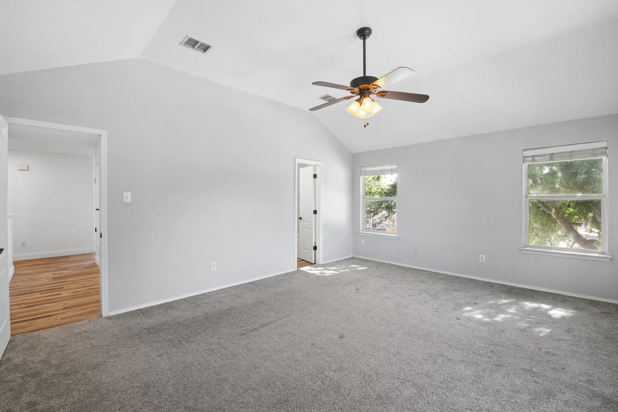 Single Family Residence For Sale in Tarrant County , 5533 Spring Ridge Drive, Watauga, Texas 76137, 4 Bedroom, 3 Bathroom, 2 Garage spaces, 2,236 Sqft, built in 2002, mls#21364167, Real Estate Agent in Watauga, Homes For Sale in Tarrant county, Homes For Sale in Watauga, Realtor in Watauga Texas, Real Estate Brokerage Independent Realty Texas, Luminita Cordes Realtor