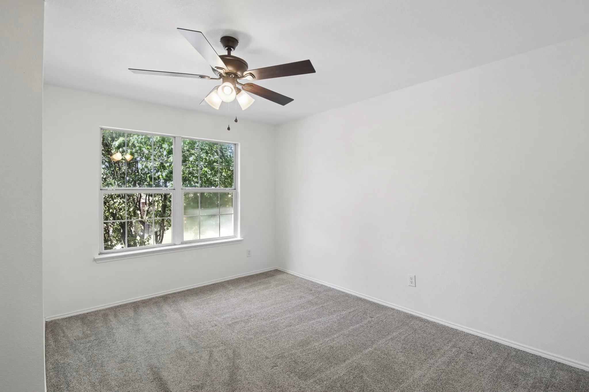 Single Family Residence For Sale in Tarrant County , 5533 Spring Ridge Drive, Watauga, Texas 76137, 4 Bedroom, 3 Bathroom, 2 Garage spaces, 2,236 Sqft, built in 2002, mls#21364167, Real Estate Agent in Watauga, Homes For Sale in Tarrant county, Homes For Sale in Watauga, Realtor in Watauga Texas, Real Estate Brokerage Independent Realty Texas, Luminita Cordes Realtor