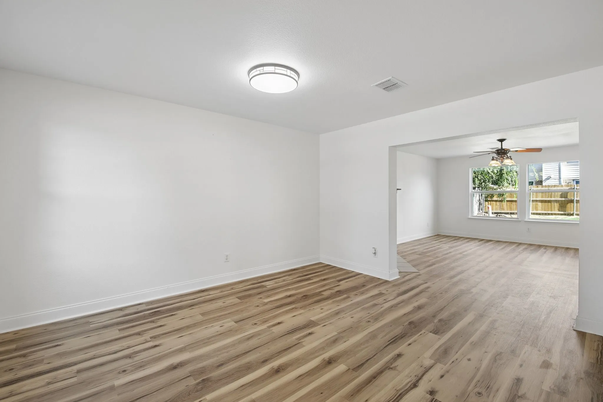 Single Family Residence For Sale in Tarrant County , 5533 Spring Ridge Drive, Watauga, Texas 76137, 4 Bedroom, 3 Bathroom, 2 Garage spaces, 2,236 Sqft, built in 2002, mls#21364167, Real Estate Agent in Watauga, Homes For Sale in Tarrant county, Homes For Sale in Watauga, Realtor in Watauga Texas, Real Estate Brokerage Independent Realty Texas, Luminita Cordes Realtor