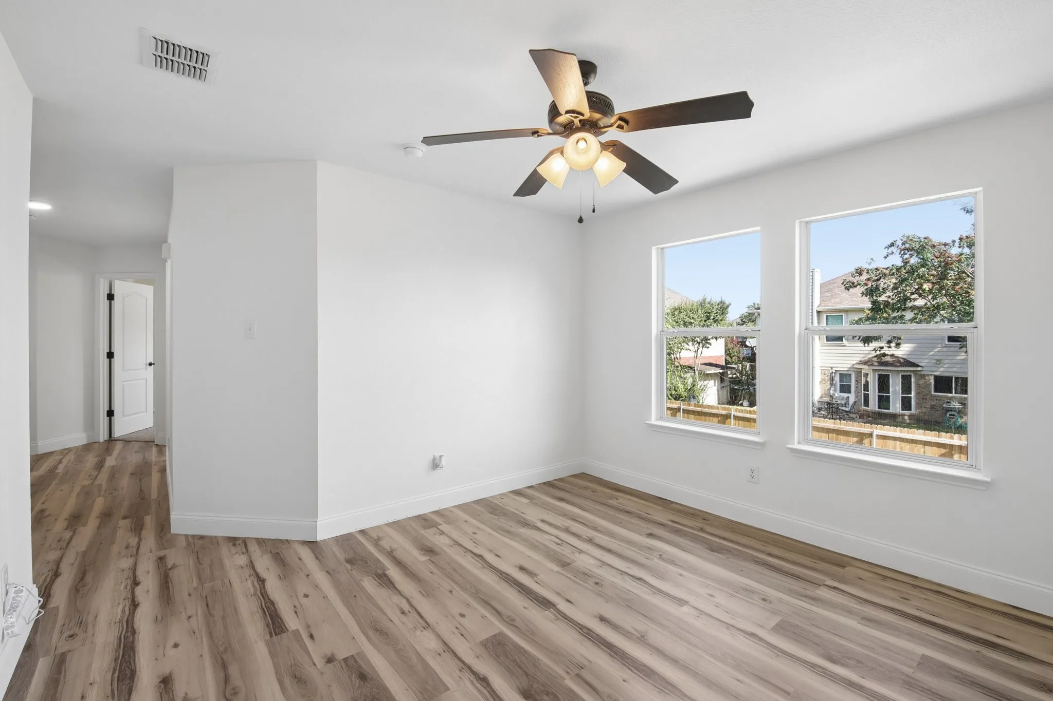 Single Family Residence For Sale in Tarrant County , 5533 Spring Ridge Drive, Watauga, Texas 76137, 4 Bedroom, 3 Bathroom, 2 Garage spaces, 2,236 Sqft, built in 2002, mls#21364167, Real Estate Agent in Watauga, Homes For Sale in Tarrant county, Homes For Sale in Watauga, Realtor in Watauga Texas, Real Estate Brokerage Independent Realty Texas, Luminita Cordes Realtor