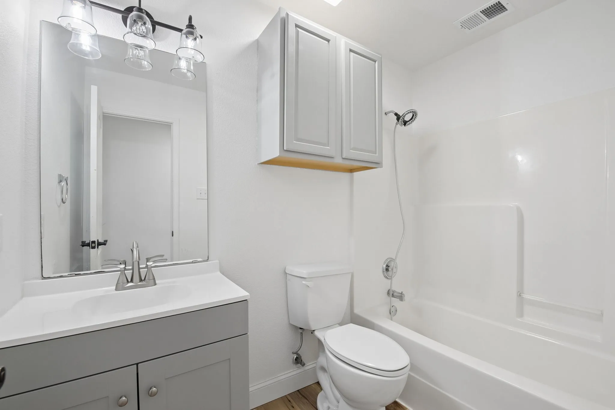 Single Family Residence For Sale in Tarrant County , 5533 Spring Ridge Drive, Watauga, Texas 76137, 4 Bedroom, 3 Bathroom, 2 Garage spaces, 2,236 Sqft, built in 2002, mls#21364167, Real Estate Agent in Watauga, Homes For Sale in Tarrant county, Homes For Sale in Watauga, Realtor in Watauga Texas, Real Estate Brokerage Independent Realty Texas, Luminita Cordes Realtor