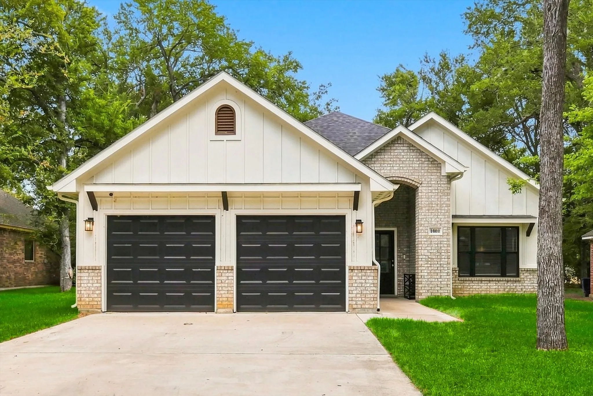 Single Family Residence For Sale in Johnson County , 1001 Oak Valley Road, Burleson, Texas 76028, 3 Bedroom, 2 Bathroom, 2 Garage spaces, 1,841 Sqft, built in 2022, mls#21362449, Real Estate Agent in Burleson, Homes For Sale in Johnson county, Homes For Sale in Burleson, Realtor in Burleson Texas, Real Estate Brokerage Independent Realty Texas, Luminita Cordes Realtor