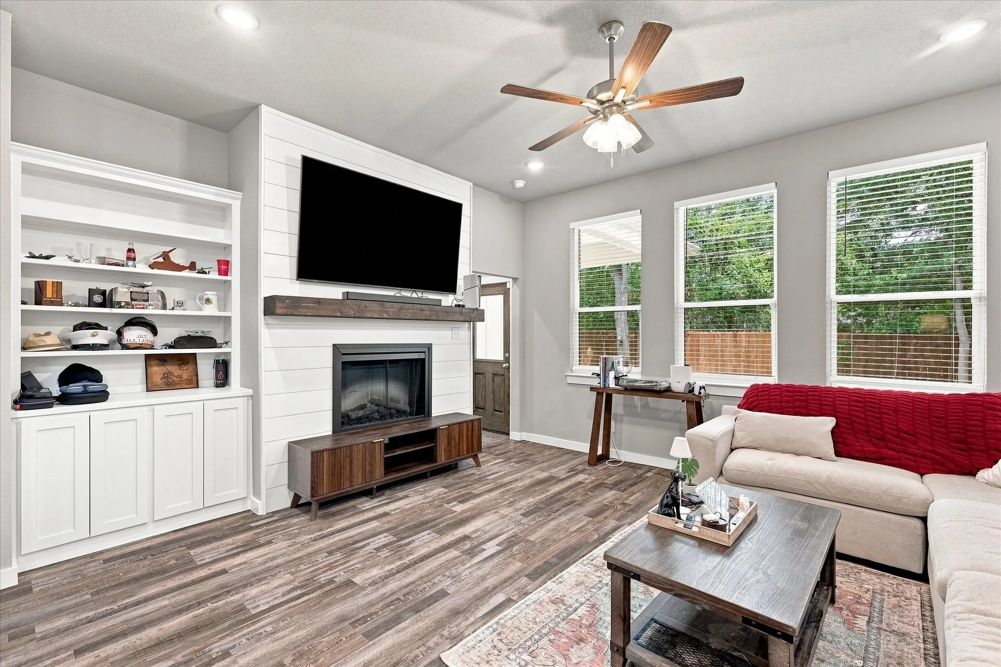 Single Family Residence For Sale in Johnson County , 1001 Oak Valley Road, Burleson, Texas 76028, 3 Bedroom, 2 Bathroom, 2 Garage spaces, 1,841 Sqft, built in 2022, mls#21362449, Real Estate Agent in Burleson, Homes For Sale in Johnson county, Homes For Sale in Burleson, Realtor in Burleson Texas, Real Estate Brokerage Independent Realty Texas, Luminita Cordes Realtor