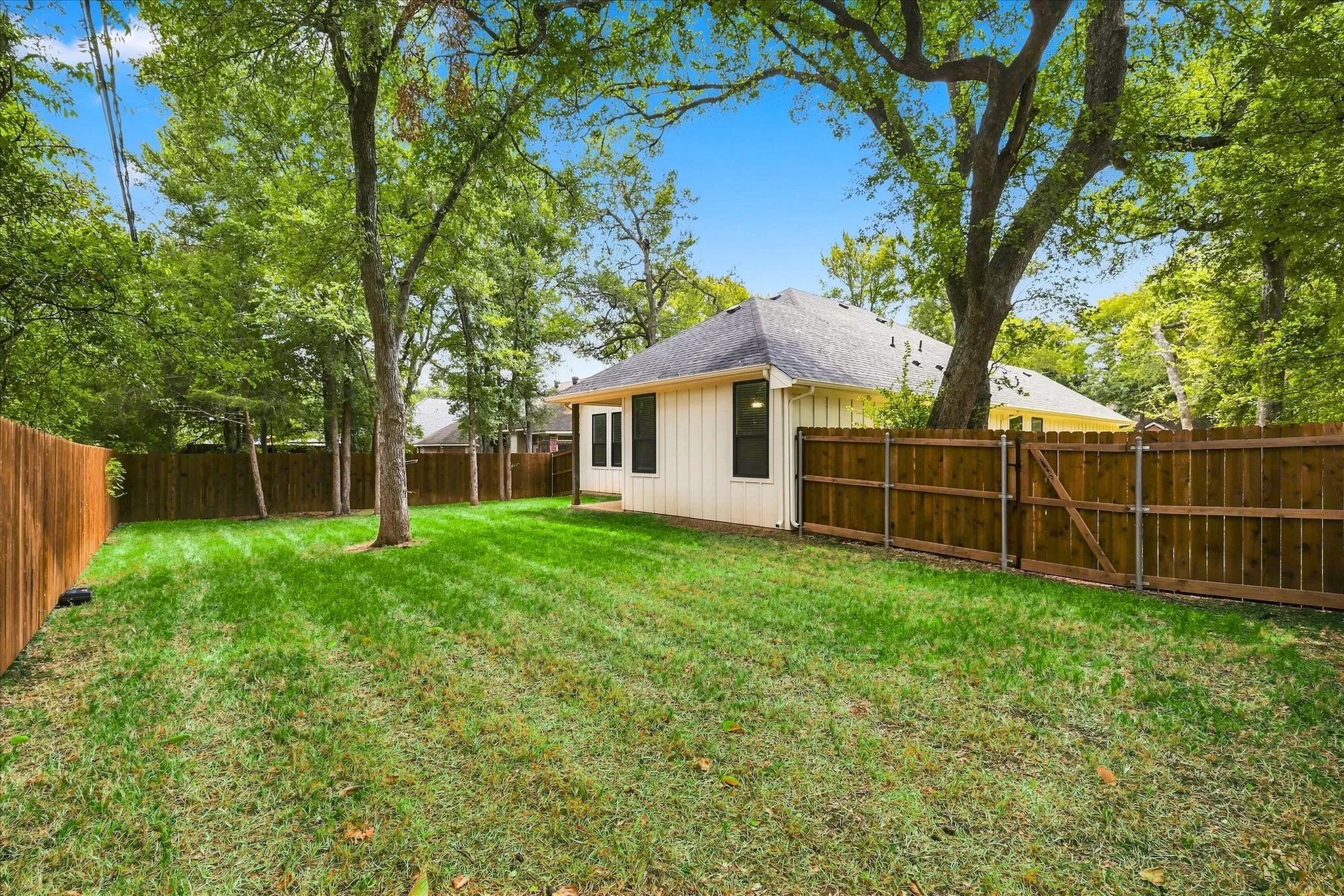 Single Family Residence For Sale in Johnson County , 1001 Oak Valley Road, Burleson, Texas 76028, 3 Bedroom, 2 Bathroom, 2 Garage spaces, 1,841 Sqft, built in 2022, mls#21362449, Real Estate Agent in Burleson, Homes For Sale in Johnson county, Homes For Sale in Burleson, Realtor in Burleson Texas, Real Estate Brokerage Independent Realty Texas, Luminita Cordes Realtor