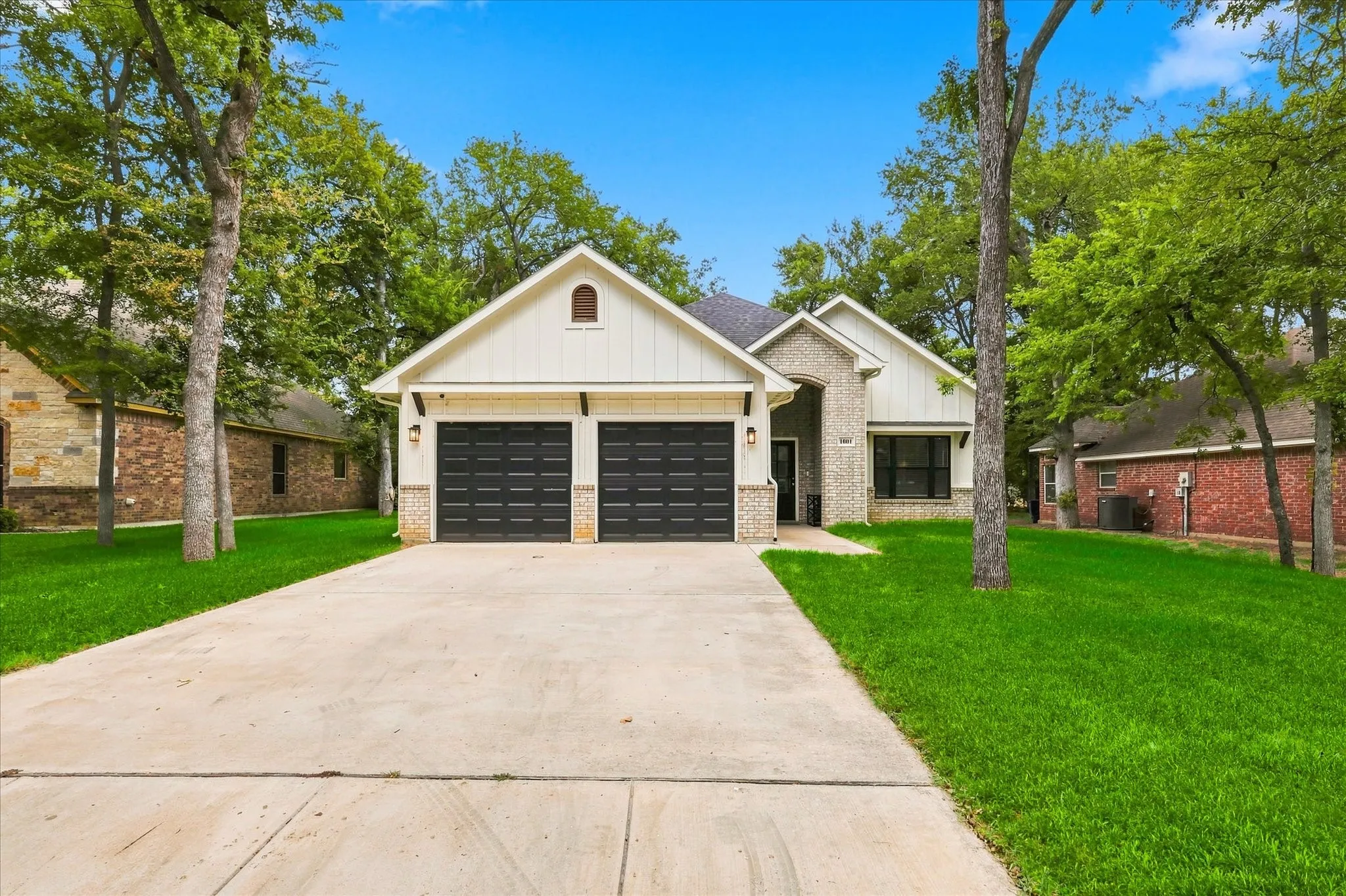 Single Family Residence For Sale in Johnson County , 1001 Oak Valley Road, Burleson, Texas 76028, 3 Bedroom, 2 Bathroom, 2 Garage spaces, 1,841 Sqft, built in 2022, mls#21362449, Real Estate Agent in Burleson, Homes For Sale in Johnson county, Homes For Sale in Burleson, Realtor in Burleson Texas, Real Estate Brokerage Independent Realty Texas, Luminita Cordes Realtor