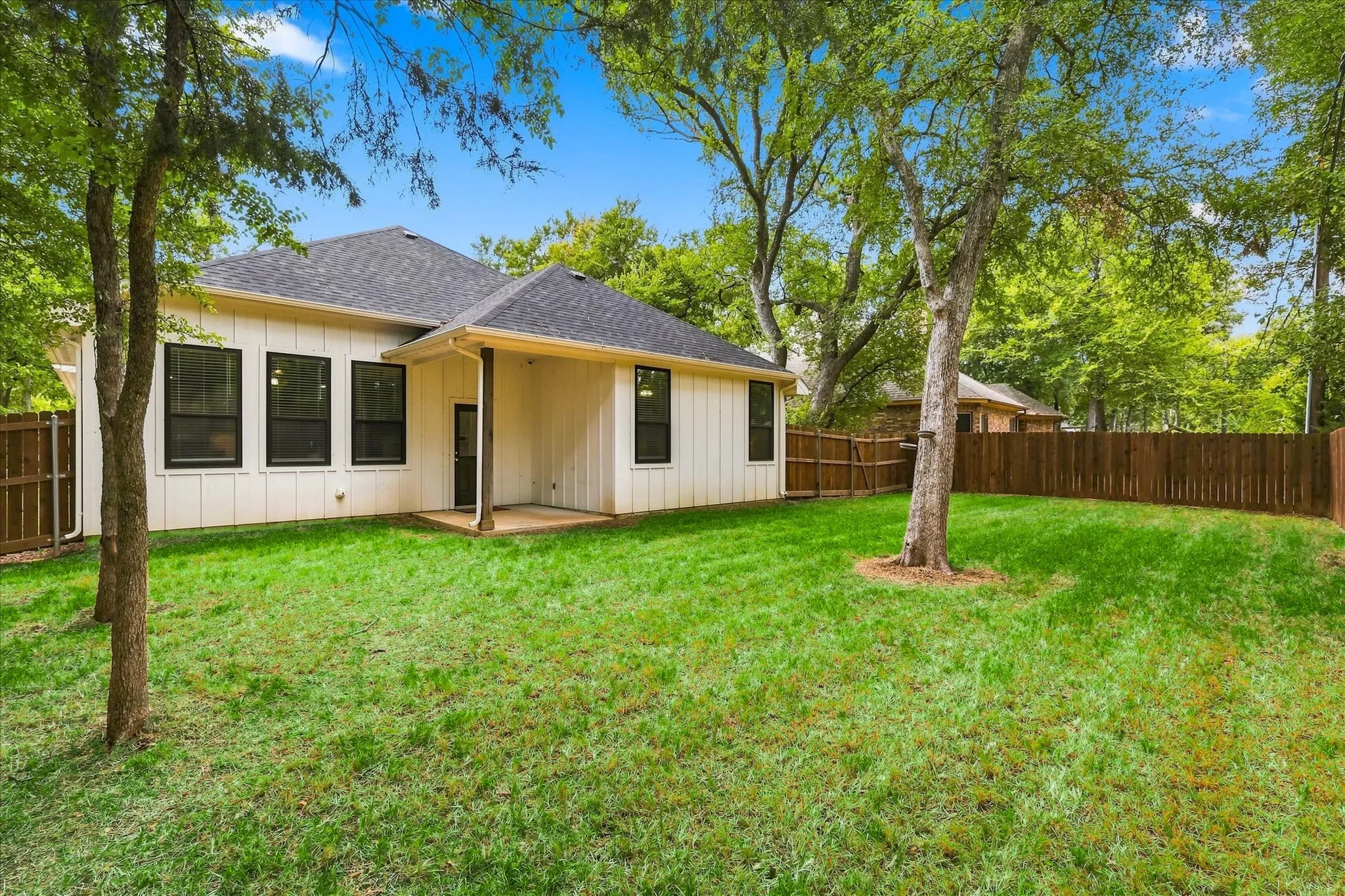 Single Family Residence For Sale in Johnson County , 1001 Oak Valley Road, Burleson, Texas 76028, 3 Bedroom, 2 Bathroom, 2 Garage spaces, 1,841 Sqft, built in 2022, mls#21362449, Real Estate Agent in Burleson, Homes For Sale in Johnson county, Homes For Sale in Burleson, Realtor in Burleson Texas, Real Estate Brokerage Independent Realty Texas, Luminita Cordes Realtor