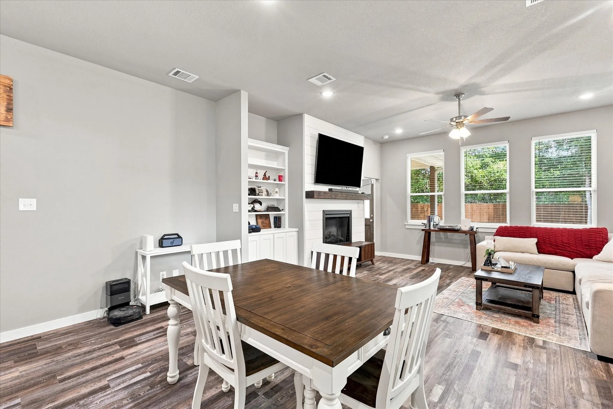 Single Family Residence For Sale in Johnson County , 1001 Oak Valley Road, Burleson, Texas 76028, 3 Bedroom, 2 Bathroom, 2 Garage spaces, 1,841 Sqft, built in 2022, mls#21362449, Real Estate Agent in Burleson, Homes For Sale in Johnson county, Homes For Sale in Burleson, Realtor in Burleson Texas, Real Estate Brokerage Independent Realty Texas, Luminita Cordes Realtor