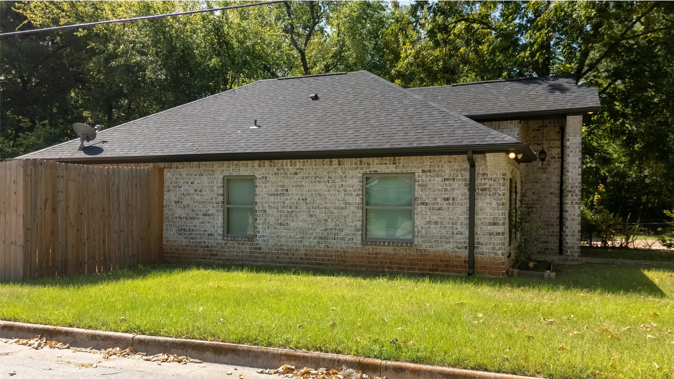 Single Family Residence For Sale in Smith County , 1315 N Ross Avenue, Tyler, Texas 75702, 3 Bedroom, 2 Bathroom, Garage spaces, 1,344 Sqft, built in 2019, mls#21366123, Real Estate Agent in Tyler, Homes For Sale in Smith county, Homes For Sale in Tyler, Realtor in Tyler Texas, Real Estate Brokerage Independent Realty Texas, Luminita Cordes Realtor