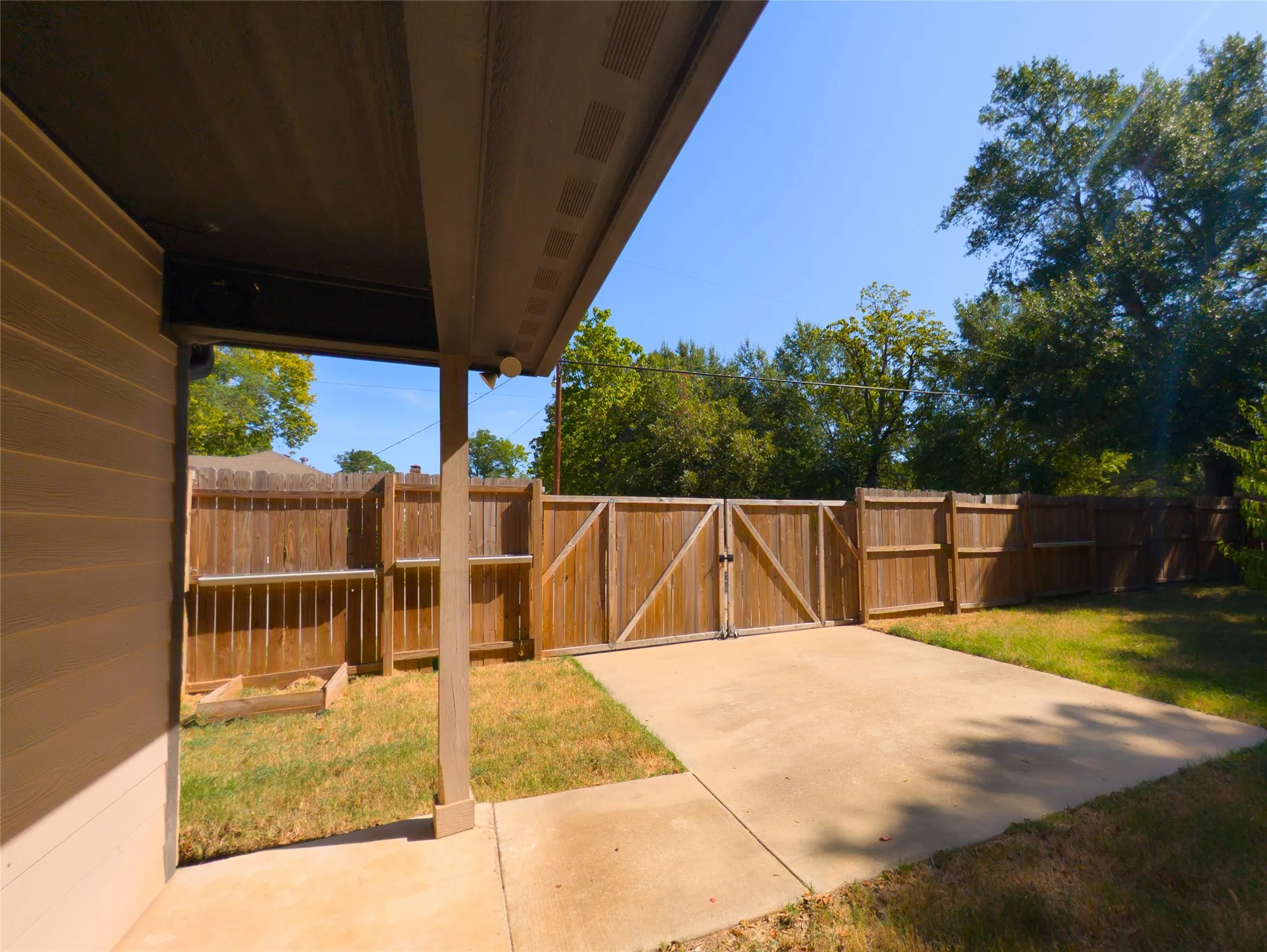 Single Family Residence For Sale in Smith County , 1315 N Ross Avenue, Tyler, Texas 75702, 3 Bedroom, 2 Bathroom, Garage spaces, 1,344 Sqft, built in 2019, mls#21366123, Real Estate Agent in Tyler, Homes For Sale in Smith county, Homes For Sale in Tyler, Realtor in Tyler Texas, Real Estate Brokerage Independent Realty Texas, Luminita Cordes Realtor