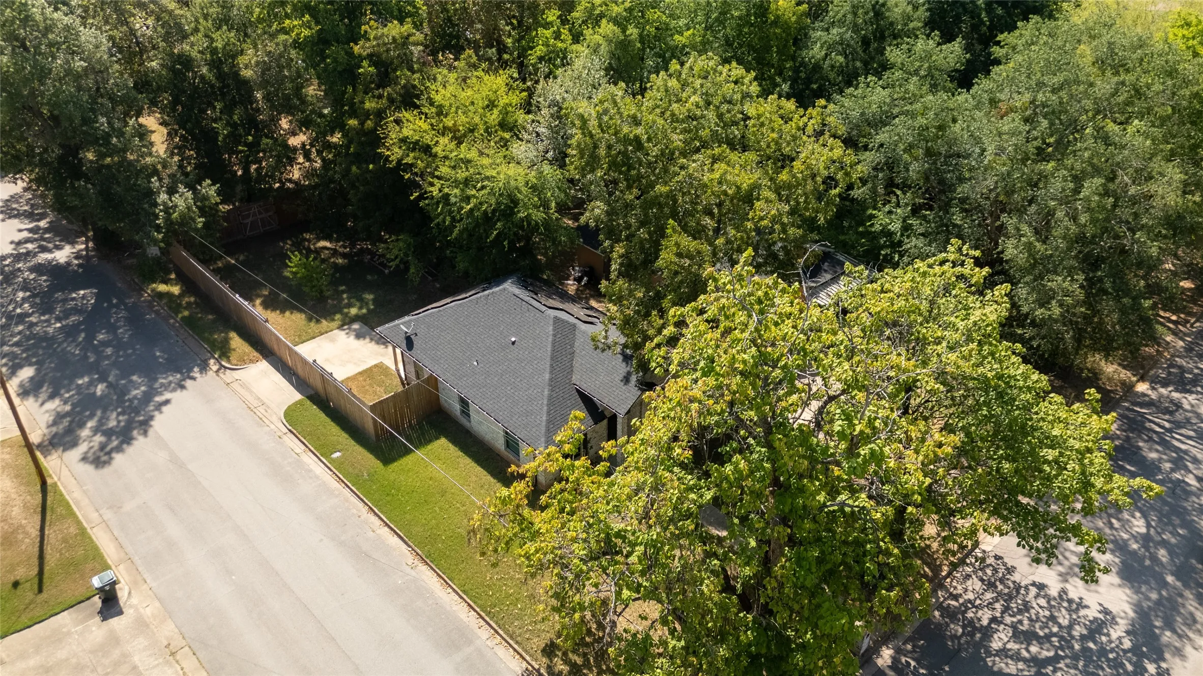 Single Family Residence For Sale in Smith County , 1315 N Ross Avenue, Tyler, Texas 75702, 3 Bedroom, 2 Bathroom, Garage spaces, 1,344 Sqft, built in 2019, mls#21366123, Real Estate Agent in Tyler, Homes For Sale in Smith county, Homes For Sale in Tyler, Realtor in Tyler Texas, Real Estate Brokerage Independent Realty Texas, Luminita Cordes Realtor