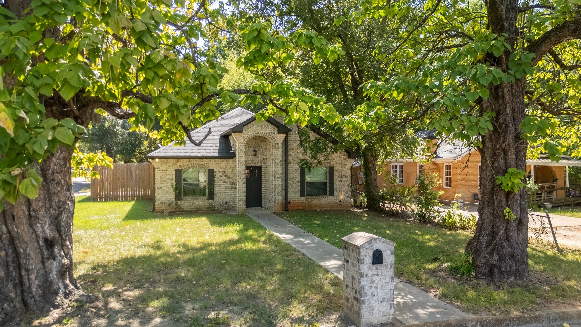 Single Family Residence For Sale in Smith County , 1315 N Ross Avenue, Tyler, Texas 75702, 3 Bedroom, 2 Bathroom, Garage spaces, 1,344 Sqft, built in 2019, mls#21366123, Real Estate Agent in Tyler, Homes For Sale in Smith county, Homes For Sale in Tyler, Realtor in Tyler Texas, Real Estate Brokerage Independent Realty Texas, Luminita Cordes Realtor