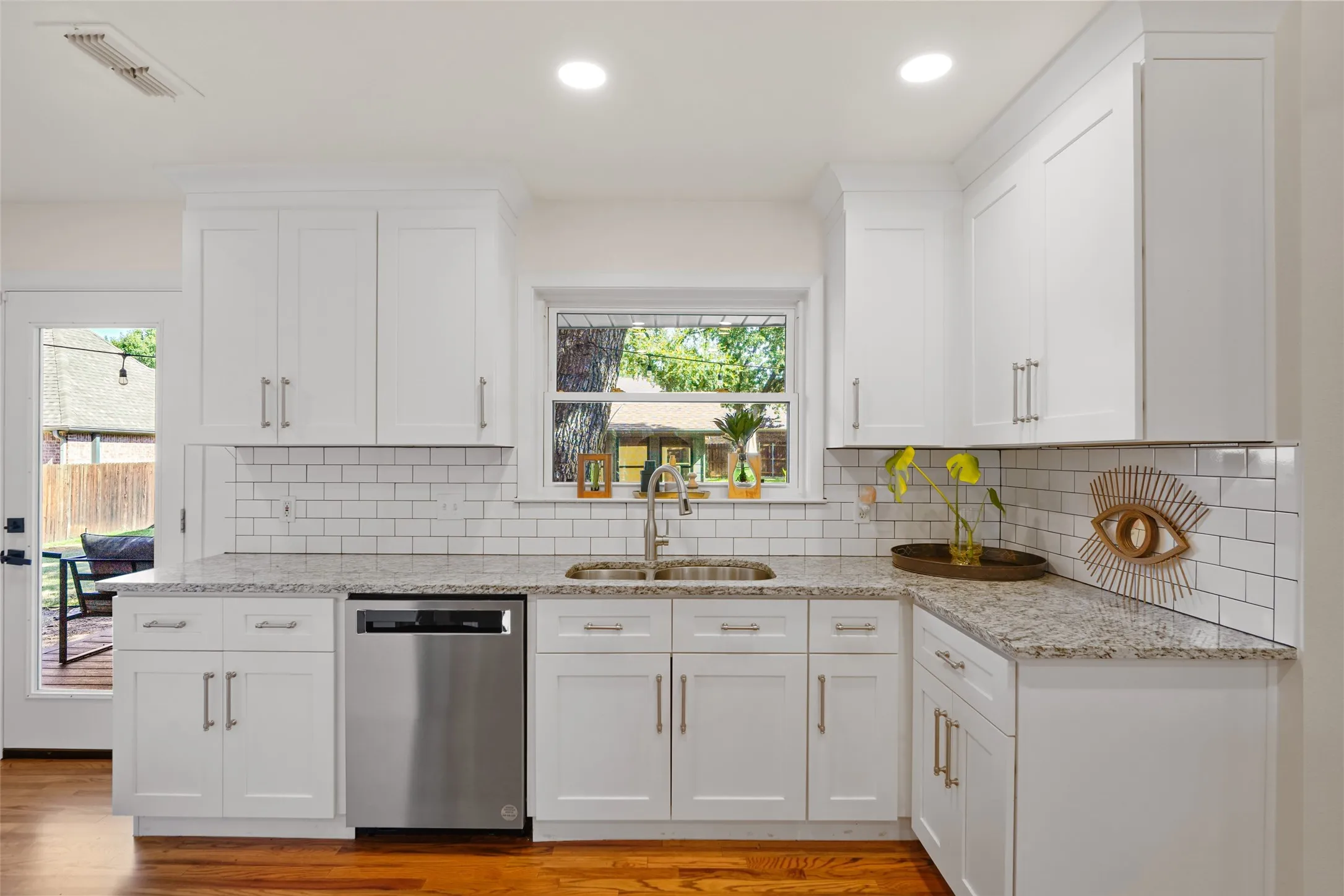 Single Family Residence For Sale in Tarrant County , 1417 Sylvan Drive, Arlington, Texas 76012, 5 Bedroom, 3 Bathroom, 2 Garage spaces, 2,261 Sqft, built in 1956, mls#21365851, Real Estate Agent in Arlington, Homes For Sale in Tarrant county, Homes For Sale in Arlington, Realtor in Arlington Texas, Real Estate Brokerage Independent Realty Texas, Luminita Cordes Realtor