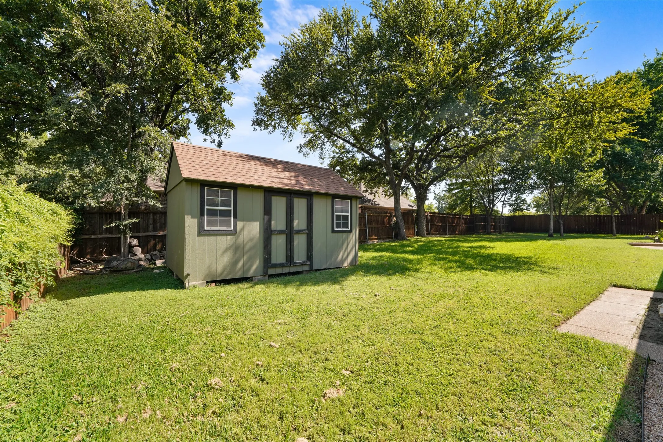 Single Family Residence For Sale in Tarrant County , 1417 Sylvan Drive, Arlington, Texas 76012, 5 Bedroom, 3 Bathroom, 2 Garage spaces, 2,261 Sqft, built in 1956, mls#21365851, Real Estate Agent in Arlington, Homes For Sale in Tarrant county, Homes For Sale in Arlington, Realtor in Arlington Texas, Real Estate Brokerage Independent Realty Texas, Luminita Cordes Realtor