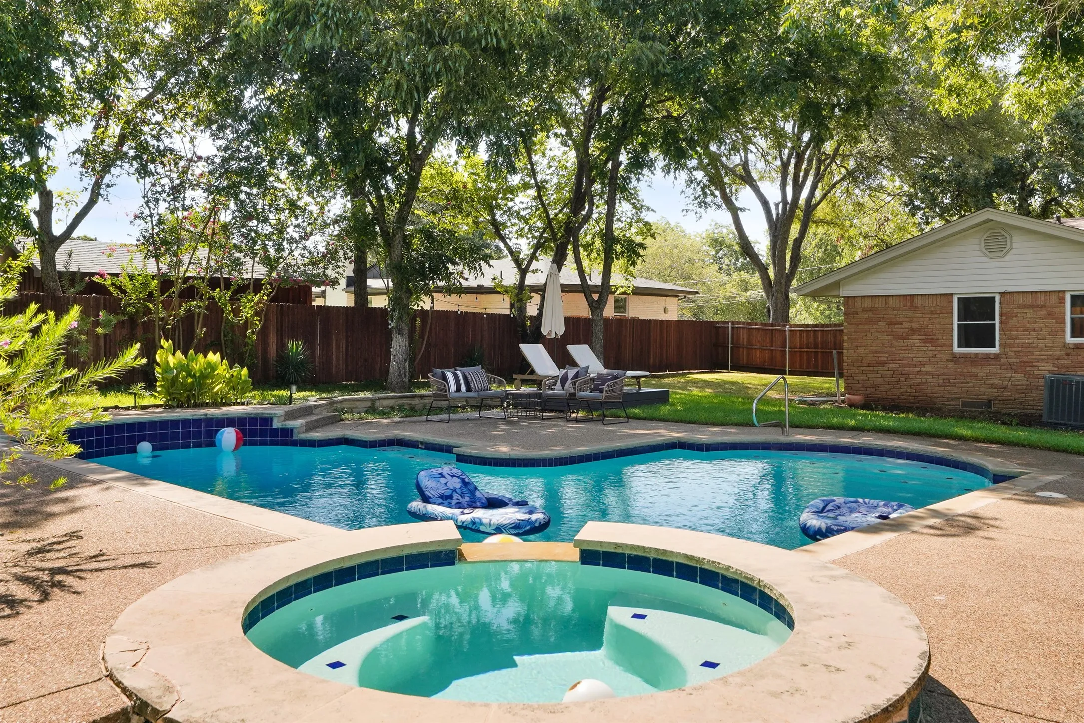 Single Family Residence For Sale in Tarrant County , 1417 Sylvan Drive, Arlington, Texas 76012, 5 Bedroom, 3 Bathroom, 2 Garage spaces, 2,261 Sqft, built in 1956, mls#21365851, Real Estate Agent in Arlington, Homes For Sale in Tarrant county, Homes For Sale in Arlington, Realtor in Arlington Texas, Real Estate Brokerage Independent Realty Texas, Luminita Cordes Realtor