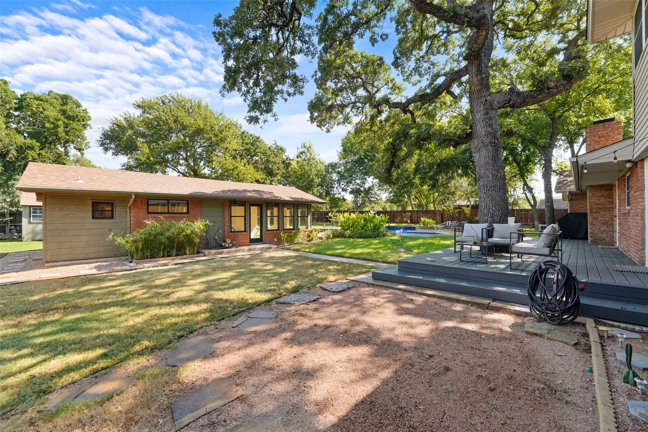 Single Family Residence For Sale in Tarrant County , 1417 Sylvan Drive, Arlington, Texas 76012, 5 Bedroom, 3 Bathroom, 2 Garage spaces, 2,261 Sqft, built in 1956, mls#21365851, Real Estate Agent in Arlington, Homes For Sale in Tarrant county, Homes For Sale in Arlington, Realtor in Arlington Texas, Real Estate Brokerage Independent Realty Texas, Luminita Cordes Realtor