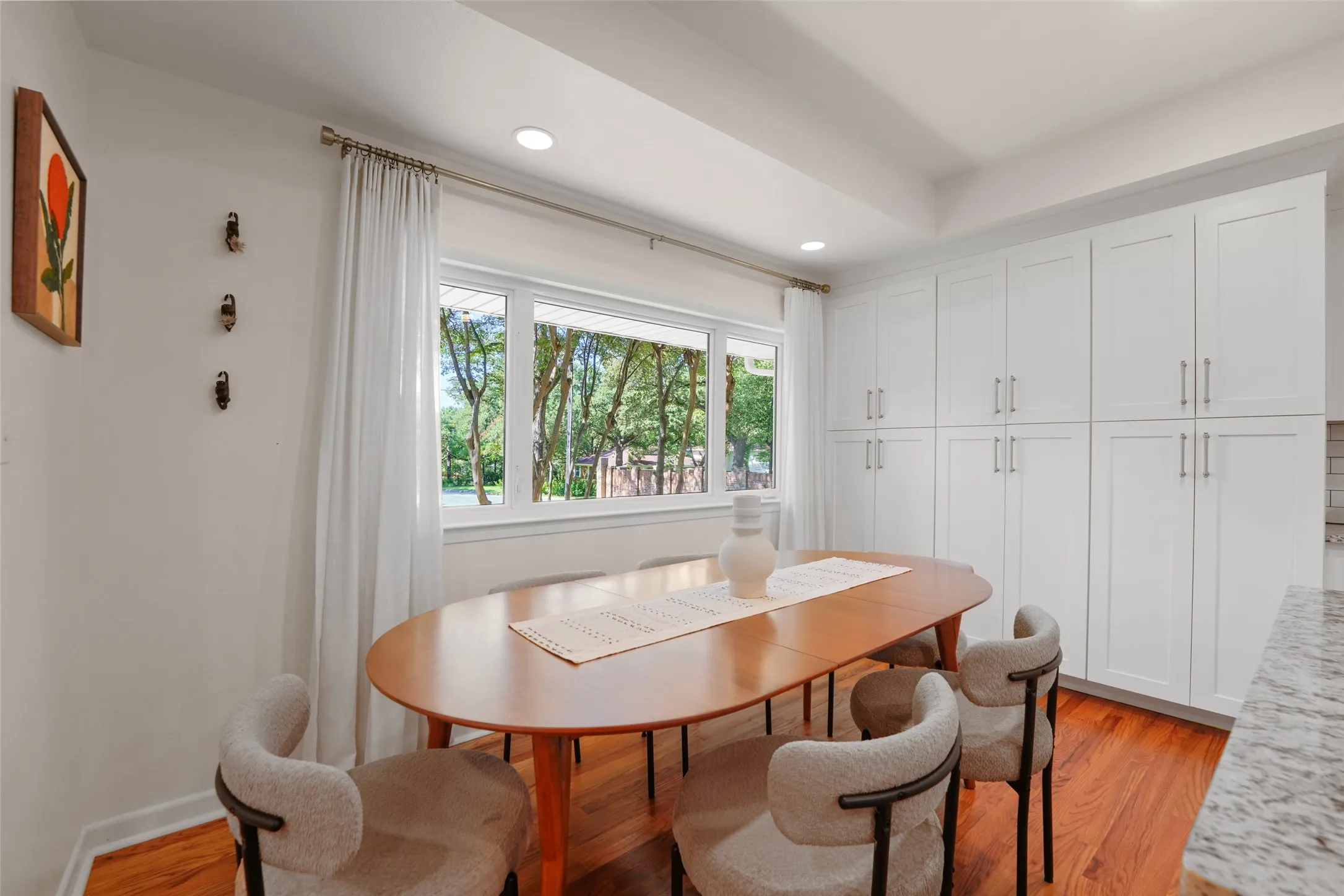 Single Family Residence For Sale in Tarrant County , 1417 Sylvan Drive, Arlington, Texas 76012, 5 Bedroom, 3 Bathroom, 2 Garage spaces, 2,261 Sqft, built in 1956, mls#21365851, Real Estate Agent in Arlington, Homes For Sale in Tarrant county, Homes For Sale in Arlington, Realtor in Arlington Texas, Real Estate Brokerage Independent Realty Texas, Luminita Cordes Realtor