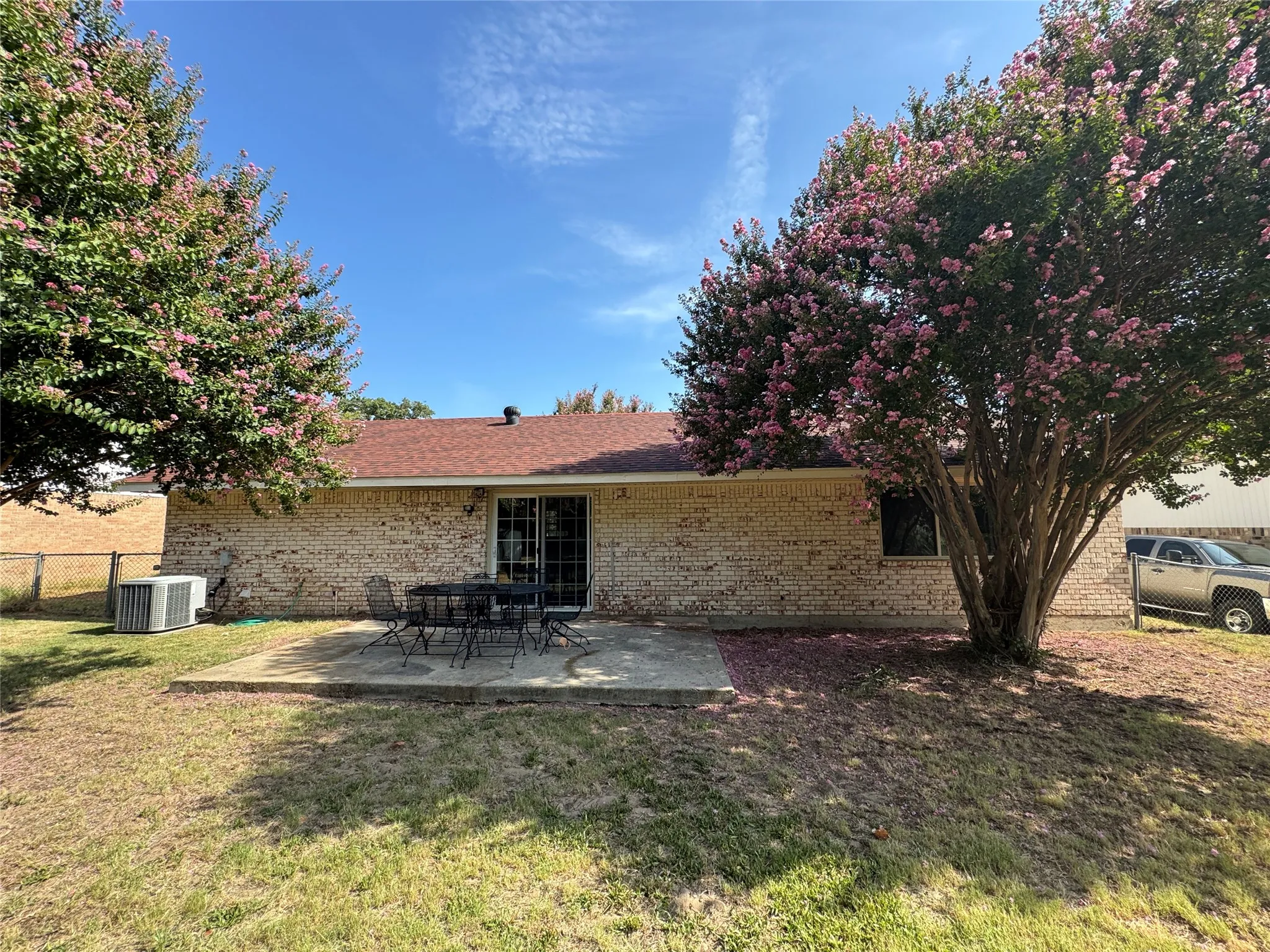 Single Family Residence For Sale in Tarrant County , 732 Dunaway Lane, Azle, Texas 76020, 3 Bedroom, 2 Bathroom, Garage spaces, 1,324 Sqft, built in 1975, mls#21366814, Real Estate Agent in Azle, Homes For Sale in Tarrant county, Homes For Sale in Azle, Realtor in Azle Texas, Real Estate Brokerage Independent Realty Texas, Luminita Cordes Realtor
