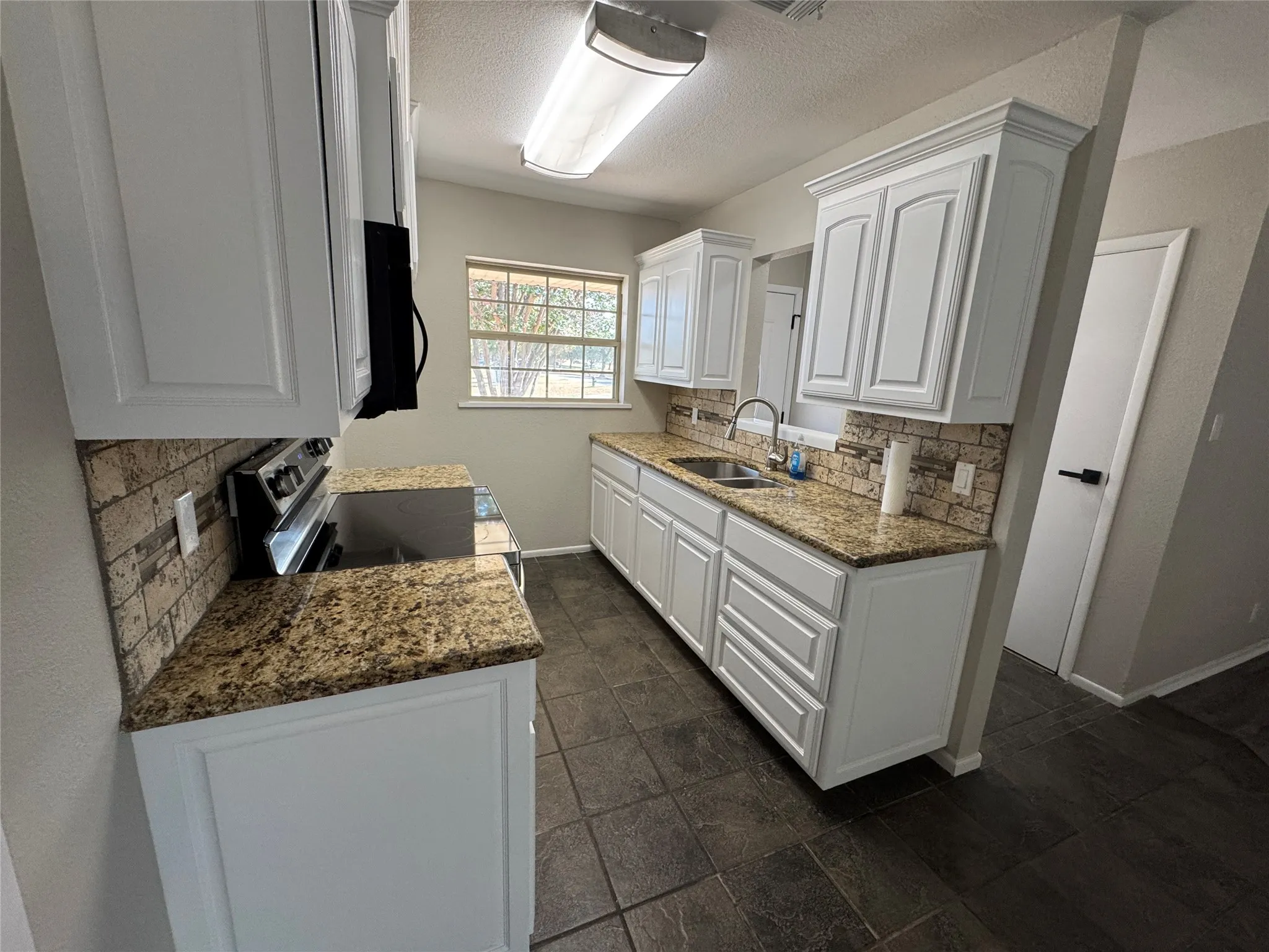 Single Family Residence For Sale in Tarrant County , 732 Dunaway Lane, Azle, Texas 76020, 3 Bedroom, 2 Bathroom, Garage spaces, 1,324 Sqft, built in 1975, mls#21366814, Real Estate Agent in Azle, Homes For Sale in Tarrant county, Homes For Sale in Azle, Realtor in Azle Texas, Real Estate Brokerage Independent Realty Texas, Luminita Cordes Realtor