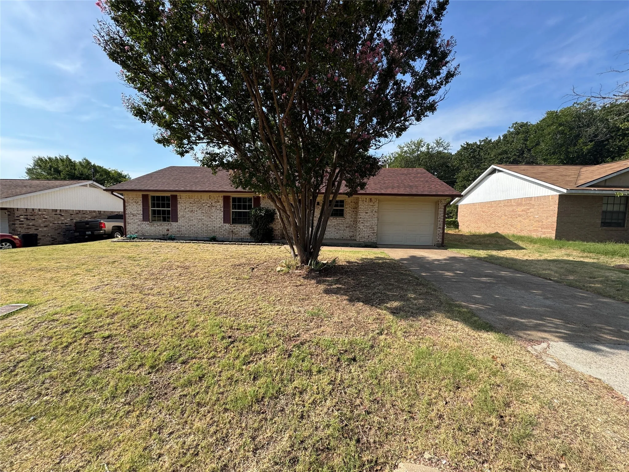 Single Family Residence For Sale in Tarrant County , 732 Dunaway Lane, Azle, Texas 76020, 3 Bedroom, 2 Bathroom, Garage spaces, 1,324 Sqft, built in 1975, mls#21366814, Real Estate Agent in Azle, Homes For Sale in Tarrant county, Homes For Sale in Azle, Realtor in Azle Texas, Real Estate Brokerage Independent Realty Texas, Luminita Cordes Realtor