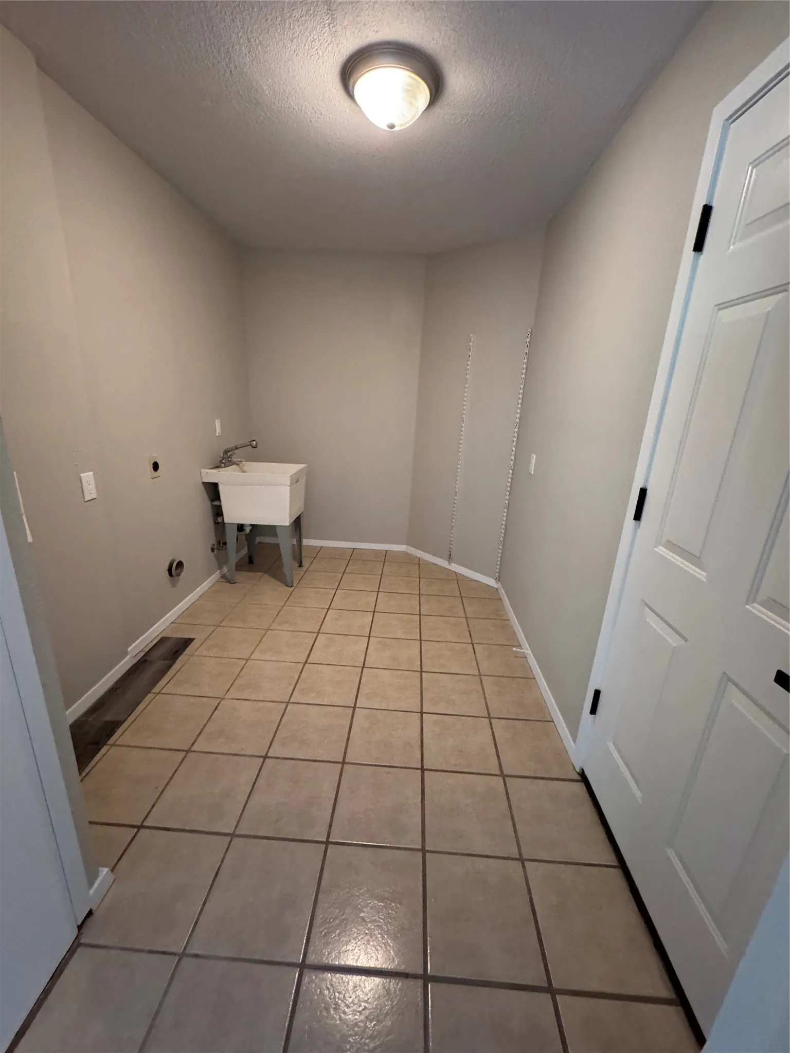Single Family Residence For Sale in Tarrant County , 732 Dunaway Lane, Azle, Texas 76020, 3 Bedroom, 2 Bathroom, Garage spaces, 1,324 Sqft, built in 1975, mls#21366814, Real Estate Agent in Azle, Homes For Sale in Tarrant county, Homes For Sale in Azle, Realtor in Azle Texas, Real Estate Brokerage Independent Realty Texas, Luminita Cordes Realtor