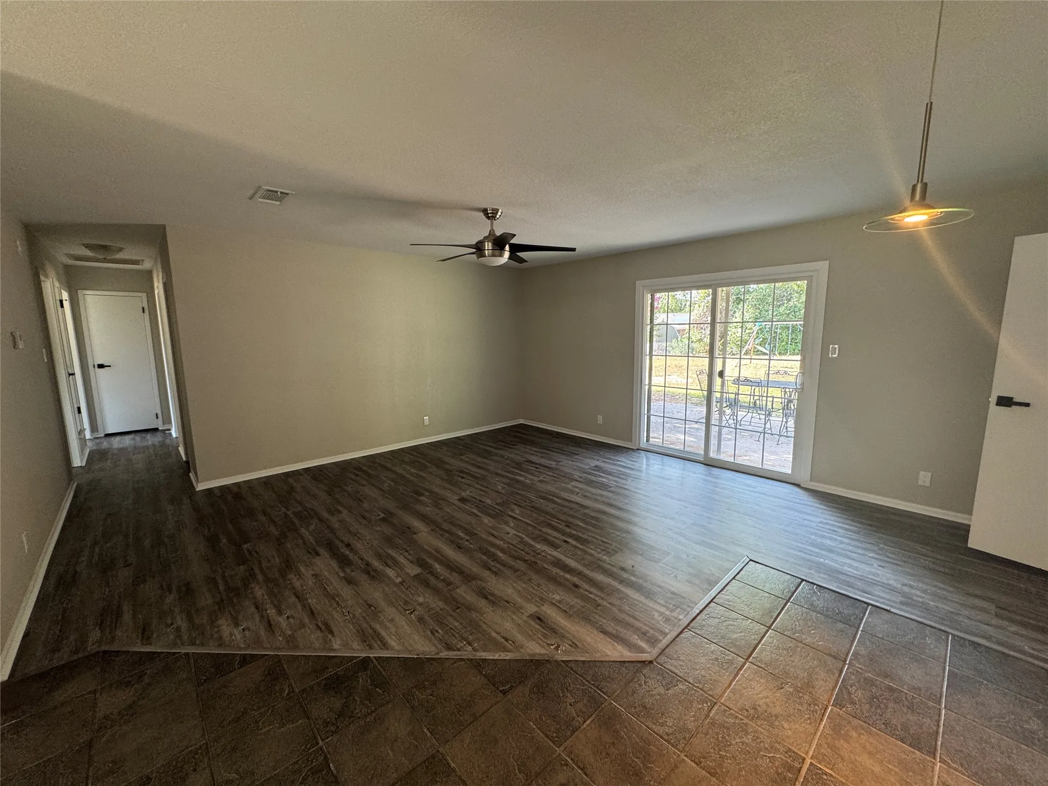 Single Family Residence For Sale in Tarrant County , 732 Dunaway Lane, Azle, Texas 76020, 3 Bedroom, 2 Bathroom, Garage spaces, 1,324 Sqft, built in 1975, mls#21366814, Real Estate Agent in Azle, Homes For Sale in Tarrant county, Homes For Sale in Azle, Realtor in Azle Texas, Real Estate Brokerage Independent Realty Texas, Luminita Cordes Realtor