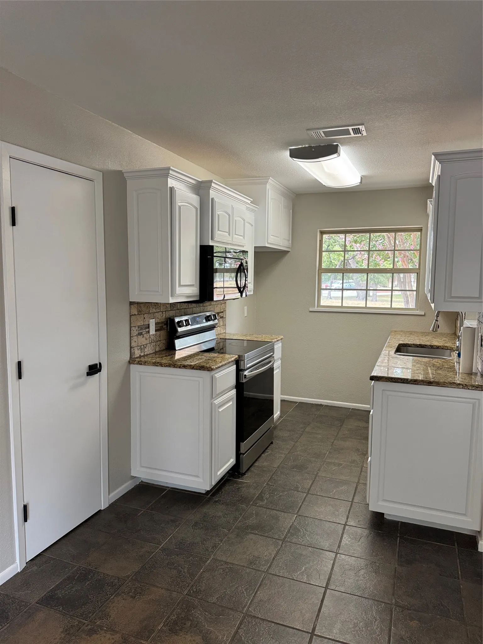Single Family Residence For Sale in Tarrant County , 732 Dunaway Lane, Azle, Texas 76020, 3 Bedroom, 2 Bathroom, Garage spaces, 1,324 Sqft, built in 1975, mls#21366814, Real Estate Agent in Azle, Homes For Sale in Tarrant county, Homes For Sale in Azle, Realtor in Azle Texas, Real Estate Brokerage Independent Realty Texas, Luminita Cordes Realtor