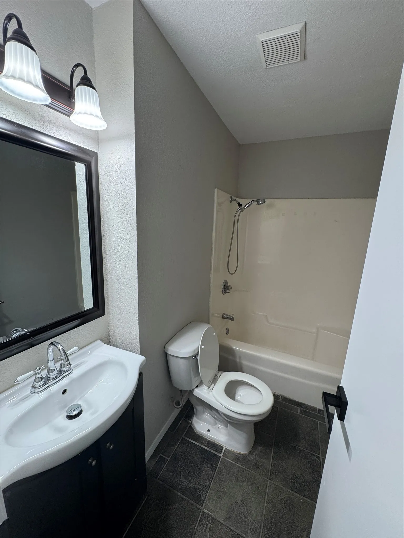 Single Family Residence For Sale in Tarrant County , 732 Dunaway Lane, Azle, Texas 76020, 3 Bedroom, 2 Bathroom, Garage spaces, 1,324 Sqft, built in 1975, mls#21366814, Real Estate Agent in Azle, Homes For Sale in Tarrant county, Homes For Sale in Azle, Realtor in Azle Texas, Real Estate Brokerage Independent Realty Texas, Luminita Cordes Realtor