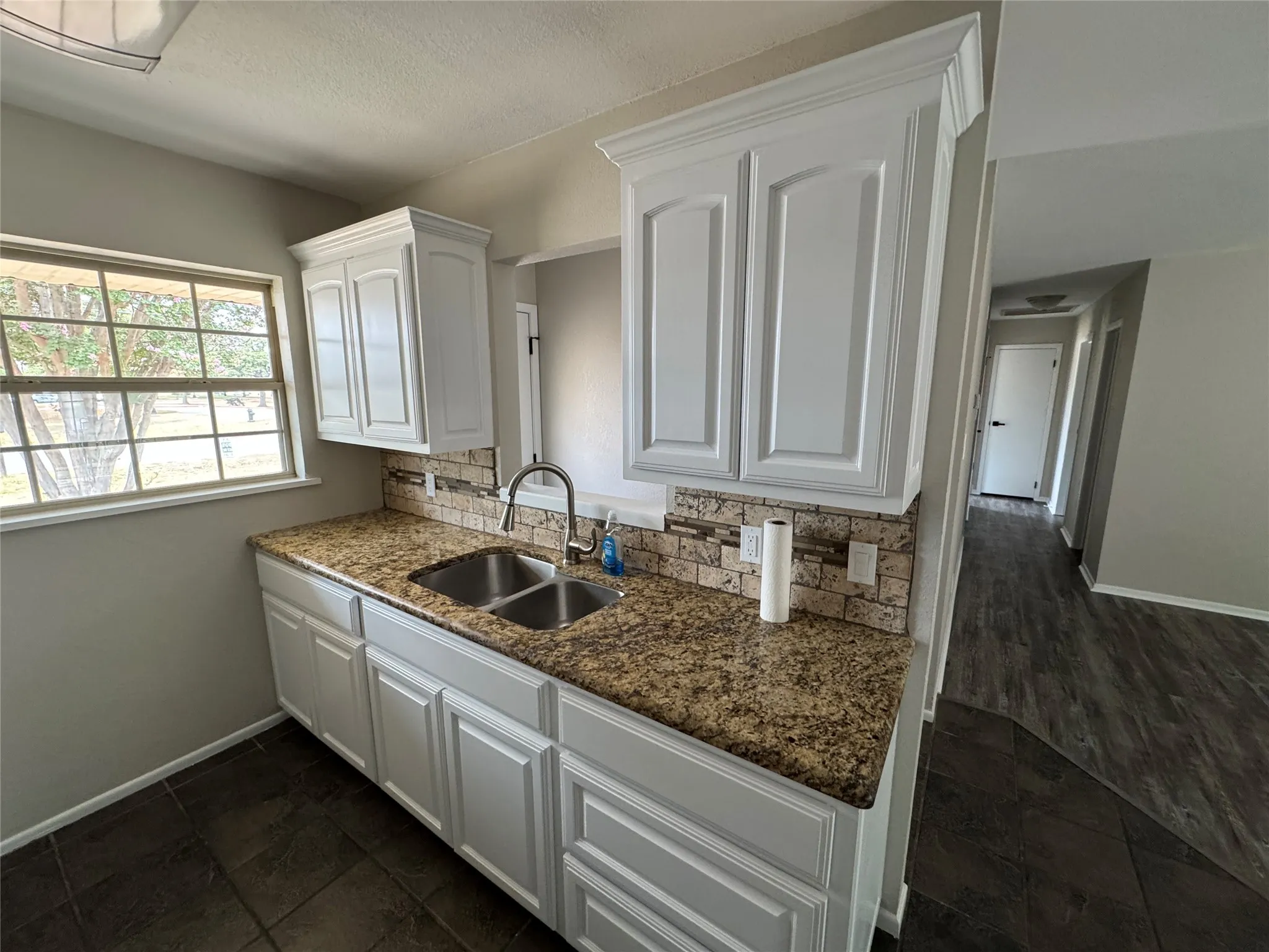 Single Family Residence For Sale in Tarrant County , 732 Dunaway Lane, Azle, Texas 76020, 3 Bedroom, 2 Bathroom, Garage spaces, 1,324 Sqft, built in 1975, mls#21366814, Real Estate Agent in Azle, Homes For Sale in Tarrant county, Homes For Sale in Azle, Realtor in Azle Texas, Real Estate Brokerage Independent Realty Texas, Luminita Cordes Realtor