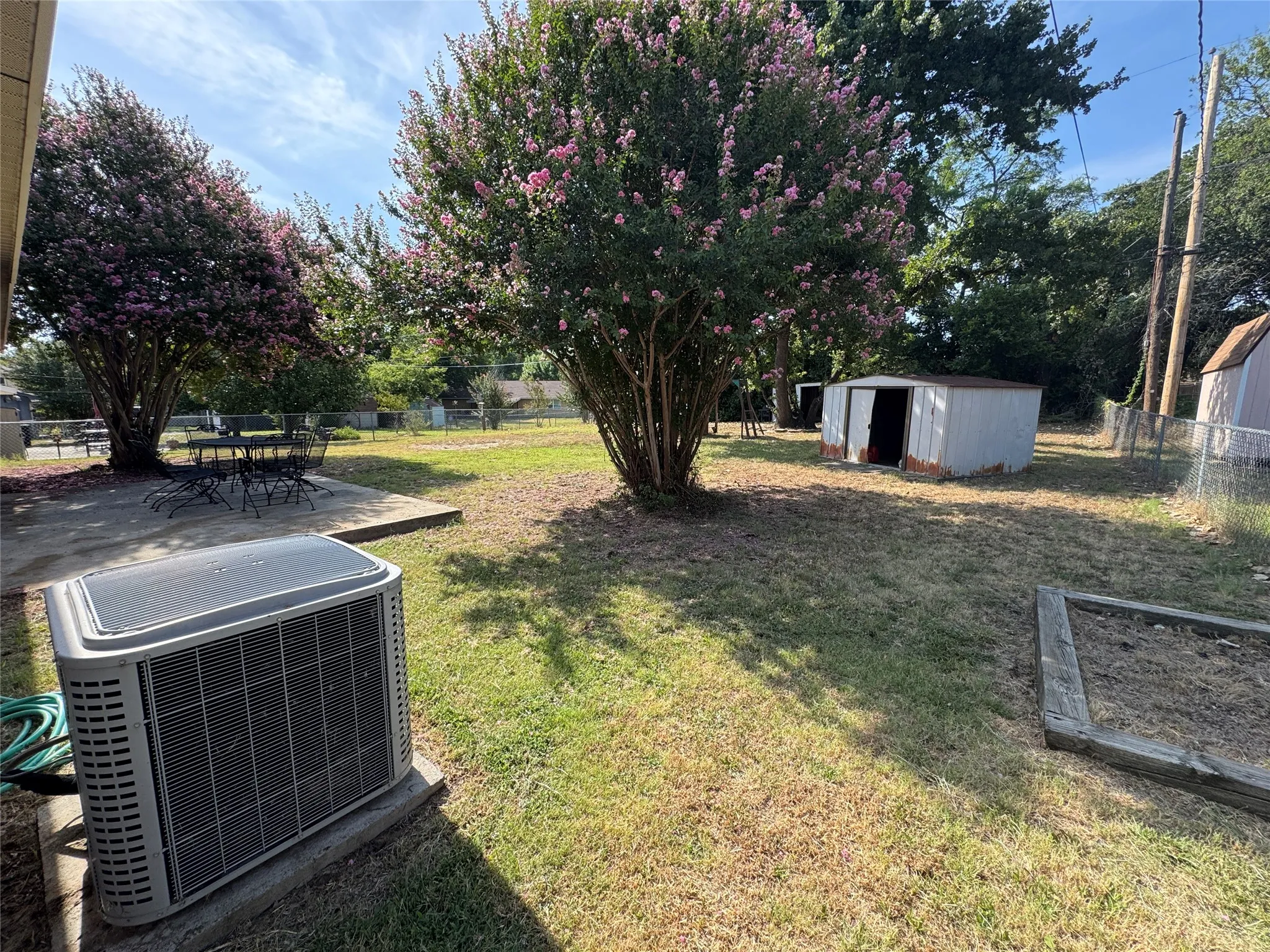 Single Family Residence For Sale in Tarrant County , 732 Dunaway Lane, Azle, Texas 76020, 3 Bedroom, 2 Bathroom, Garage spaces, 1,324 Sqft, built in 1975, mls#21366814, Real Estate Agent in Azle, Homes For Sale in Tarrant county, Homes For Sale in Azle, Realtor in Azle Texas, Real Estate Brokerage Independent Realty Texas, Luminita Cordes Realtor