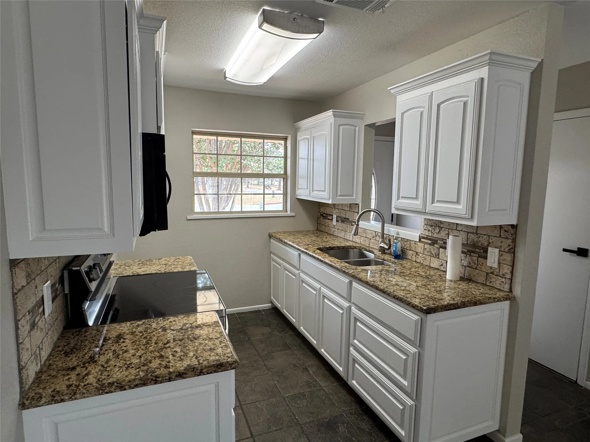 Single Family Residence For Sale in Tarrant County , 732 Dunaway Lane, Azle, Texas 76020, 3 Bedroom, 2 Bathroom, Garage spaces, 1,324 Sqft, built in 1975, mls#21366814, Real Estate Agent in Azle, Homes For Sale in Tarrant county, Homes For Sale in Azle, Realtor in Azle Texas, Real Estate Brokerage Independent Realty Texas, Luminita Cordes Realtor