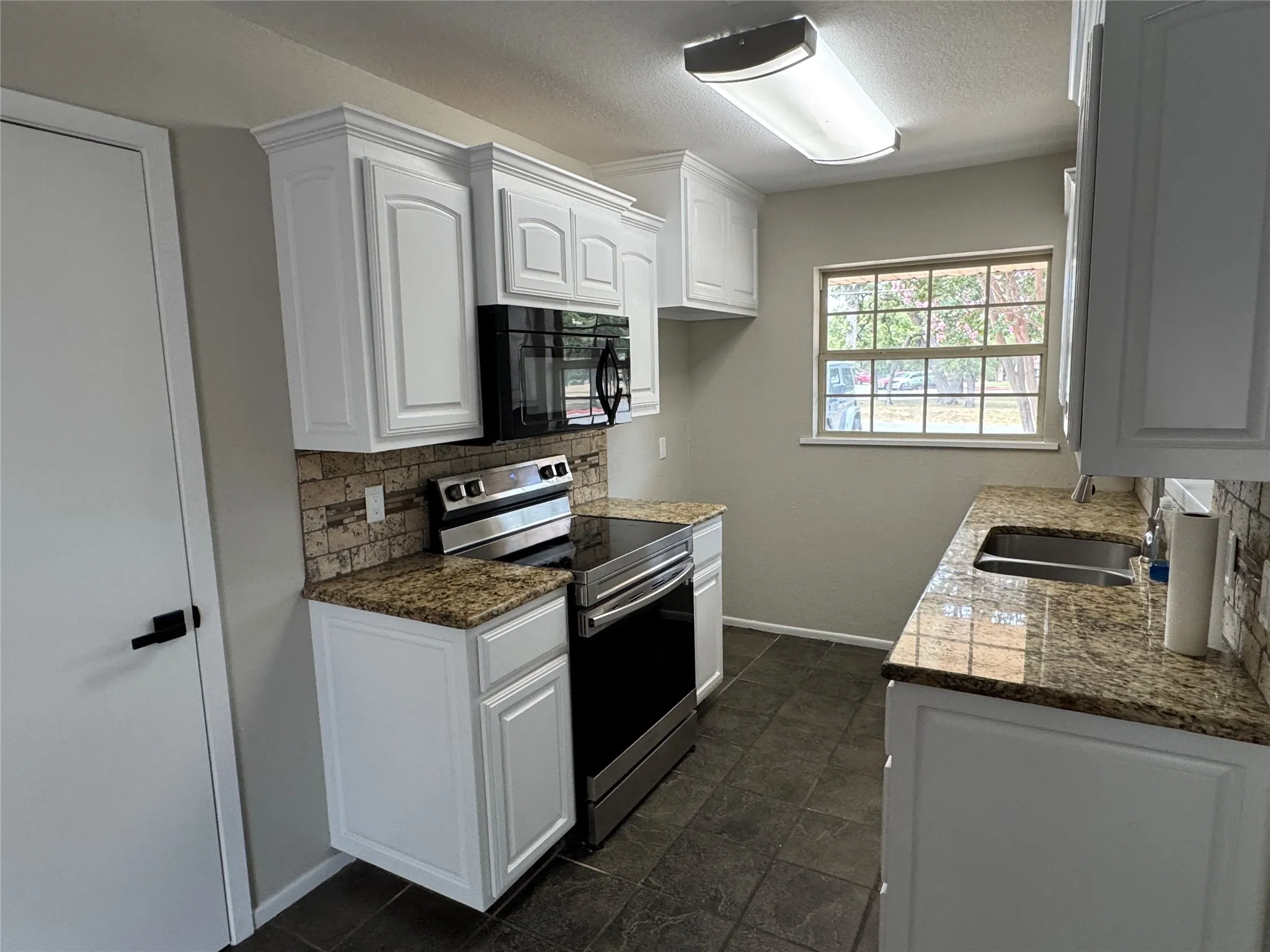 Single Family Residence For Sale in Tarrant County , 732 Dunaway Lane, Azle, Texas 76020, 3 Bedroom, 2 Bathroom, Garage spaces, 1,324 Sqft, built in 1975, mls#21366814, Real Estate Agent in Azle, Homes For Sale in Tarrant county, Homes For Sale in Azle, Realtor in Azle Texas, Real Estate Brokerage Independent Realty Texas, Luminita Cordes Realtor