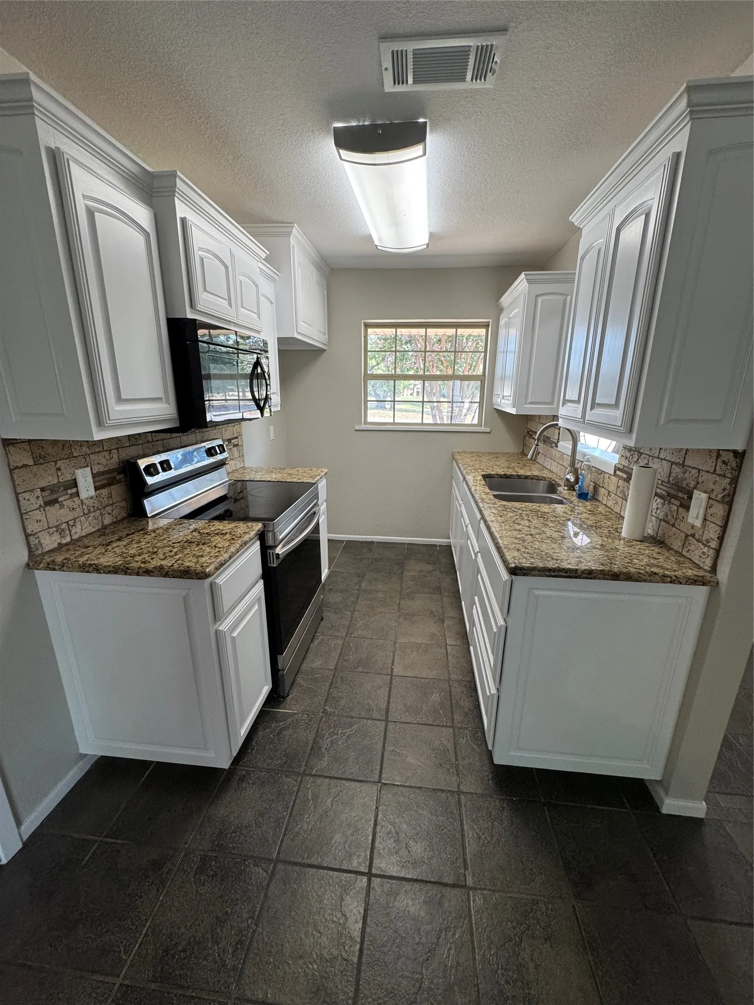 Single Family Residence For Sale in Tarrant County , 732 Dunaway Lane, Azle, Texas 76020, 3 Bedroom, 2 Bathroom, Garage spaces, 1,324 Sqft, built in 1975, mls#21366814, Real Estate Agent in Azle, Homes For Sale in Tarrant county, Homes For Sale in Azle, Realtor in Azle Texas, Real Estate Brokerage Independent Realty Texas, Luminita Cordes Realtor