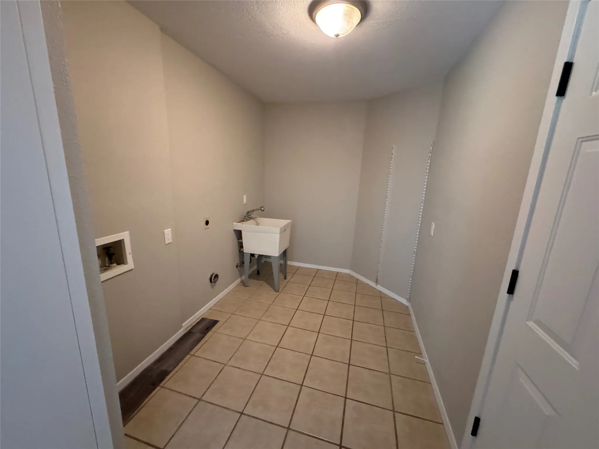Single Family Residence For Sale in Tarrant County , 732 Dunaway Lane, Azle, Texas 76020, 3 Bedroom, 2 Bathroom, Garage spaces, 1,324 Sqft, built in 1975, mls#21366814, Real Estate Agent in Azle, Homes For Sale in Tarrant county, Homes For Sale in Azle, Realtor in Azle Texas, Real Estate Brokerage Independent Realty Texas, Luminita Cordes Realtor
