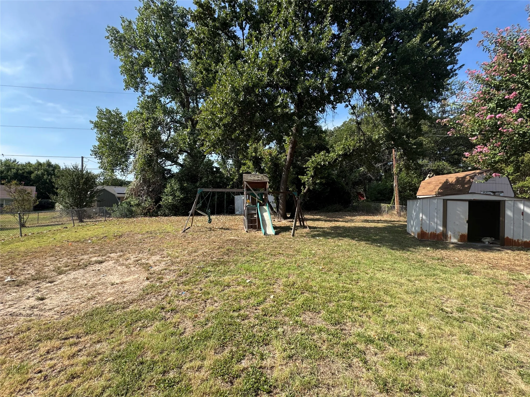 Single Family Residence For Sale in Tarrant County , 732 Dunaway Lane, Azle, Texas 76020, 3 Bedroom, 2 Bathroom, Garage spaces, 1,324 Sqft, built in 1975, mls#21366814, Real Estate Agent in Azle, Homes For Sale in Tarrant county, Homes For Sale in Azle, Realtor in Azle Texas, Real Estate Brokerage Independent Realty Texas, Luminita Cordes Realtor