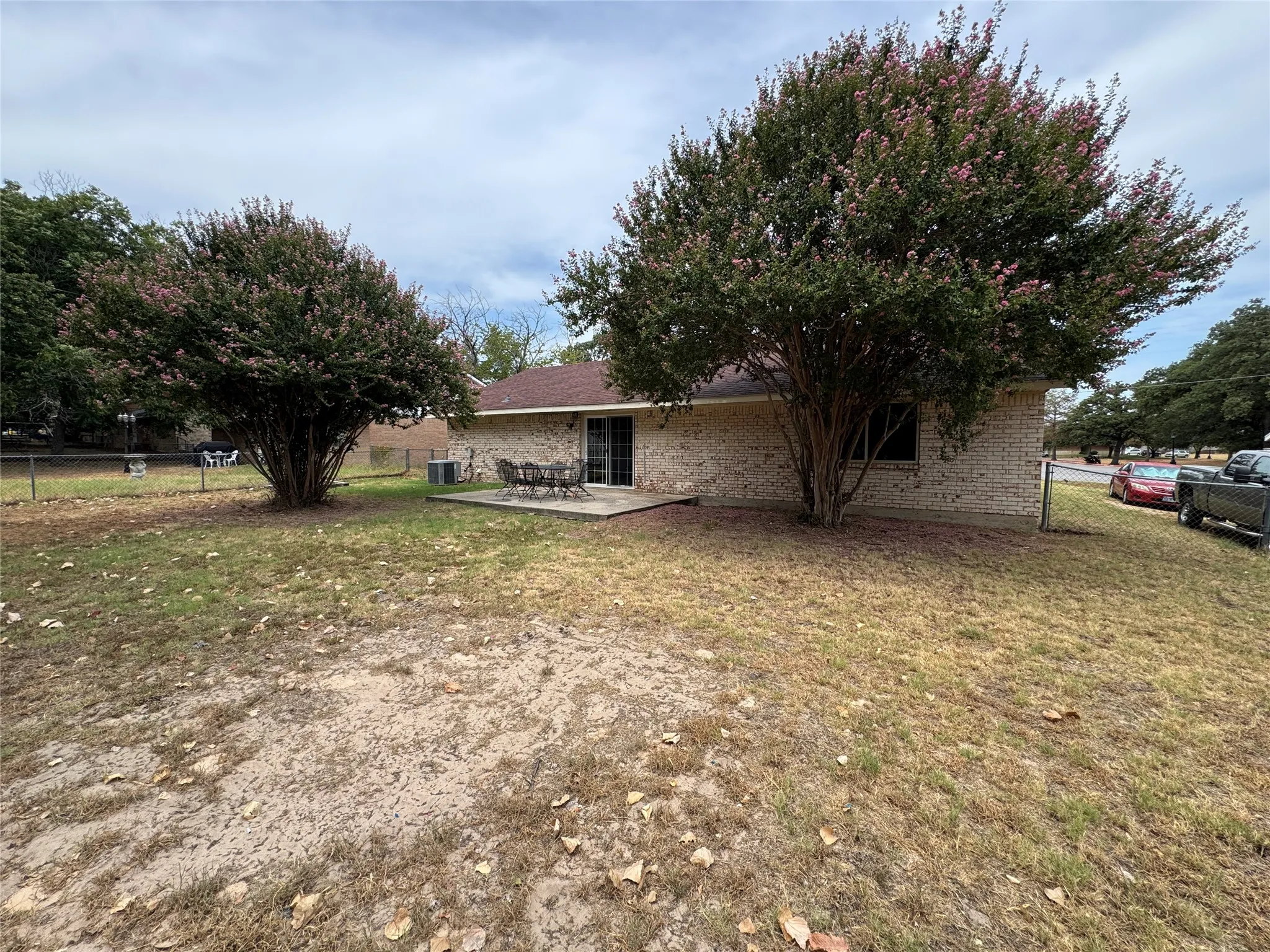 Single Family Residence For Sale in Tarrant County , 732 Dunaway Lane, Azle, Texas 76020, 3 Bedroom, 2 Bathroom, Garage spaces, 1,324 Sqft, built in 1975, mls#21366814, Real Estate Agent in Azle, Homes For Sale in Tarrant county, Homes For Sale in Azle, Realtor in Azle Texas, Real Estate Brokerage Independent Realty Texas, Luminita Cordes Realtor