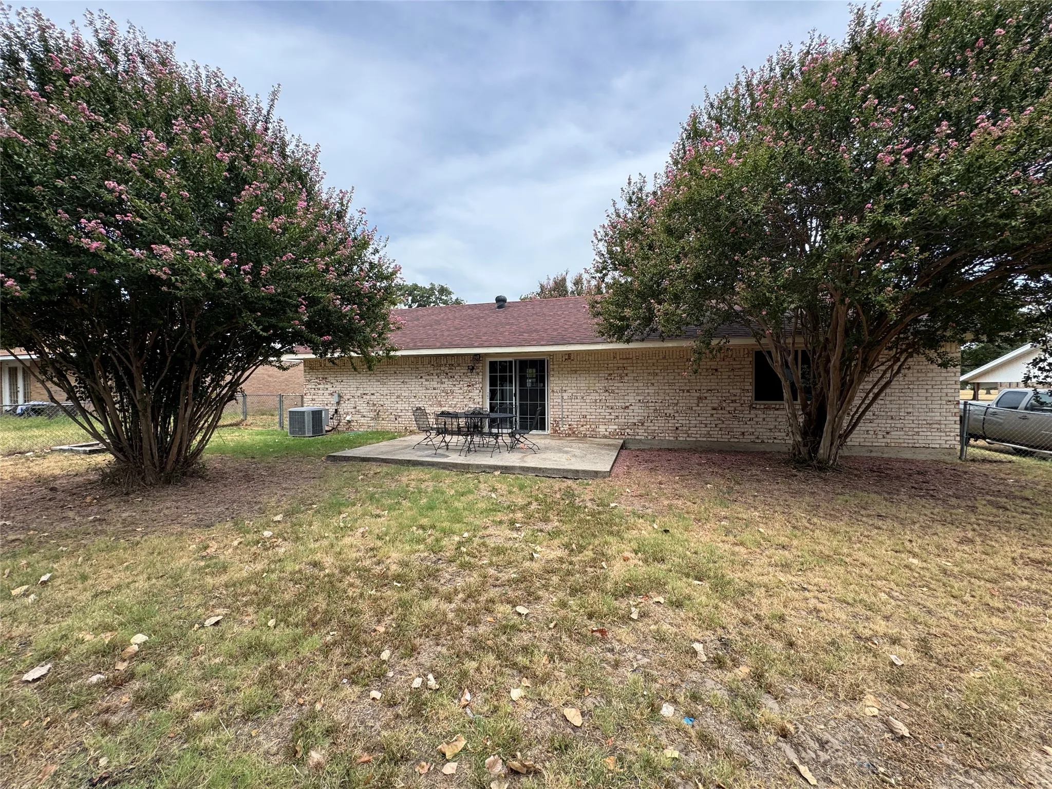 Single Family Residence For Sale in Tarrant County , 732 Dunaway Lane, Azle, Texas 76020, 3 Bedroom, 2 Bathroom, Garage spaces, 1,324 Sqft, built in 1975, mls#21366814, Real Estate Agent in Azle, Homes For Sale in Tarrant county, Homes For Sale in Azle, Realtor in Azle Texas, Real Estate Brokerage Independent Realty Texas, Luminita Cordes Realtor