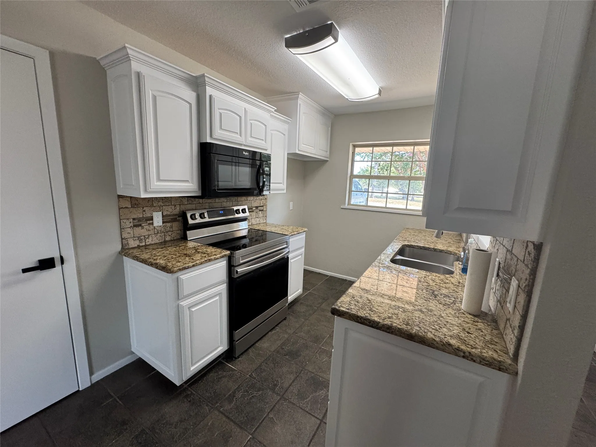 Single Family Residence For Sale in Tarrant County , 732 Dunaway Lane, Azle, Texas 76020, 3 Bedroom, 2 Bathroom, Garage spaces, 1,324 Sqft, built in 1975, mls#21366814, Real Estate Agent in Azle, Homes For Sale in Tarrant county, Homes For Sale in Azle, Realtor in Azle Texas, Real Estate Brokerage Independent Realty Texas, Luminita Cordes Realtor