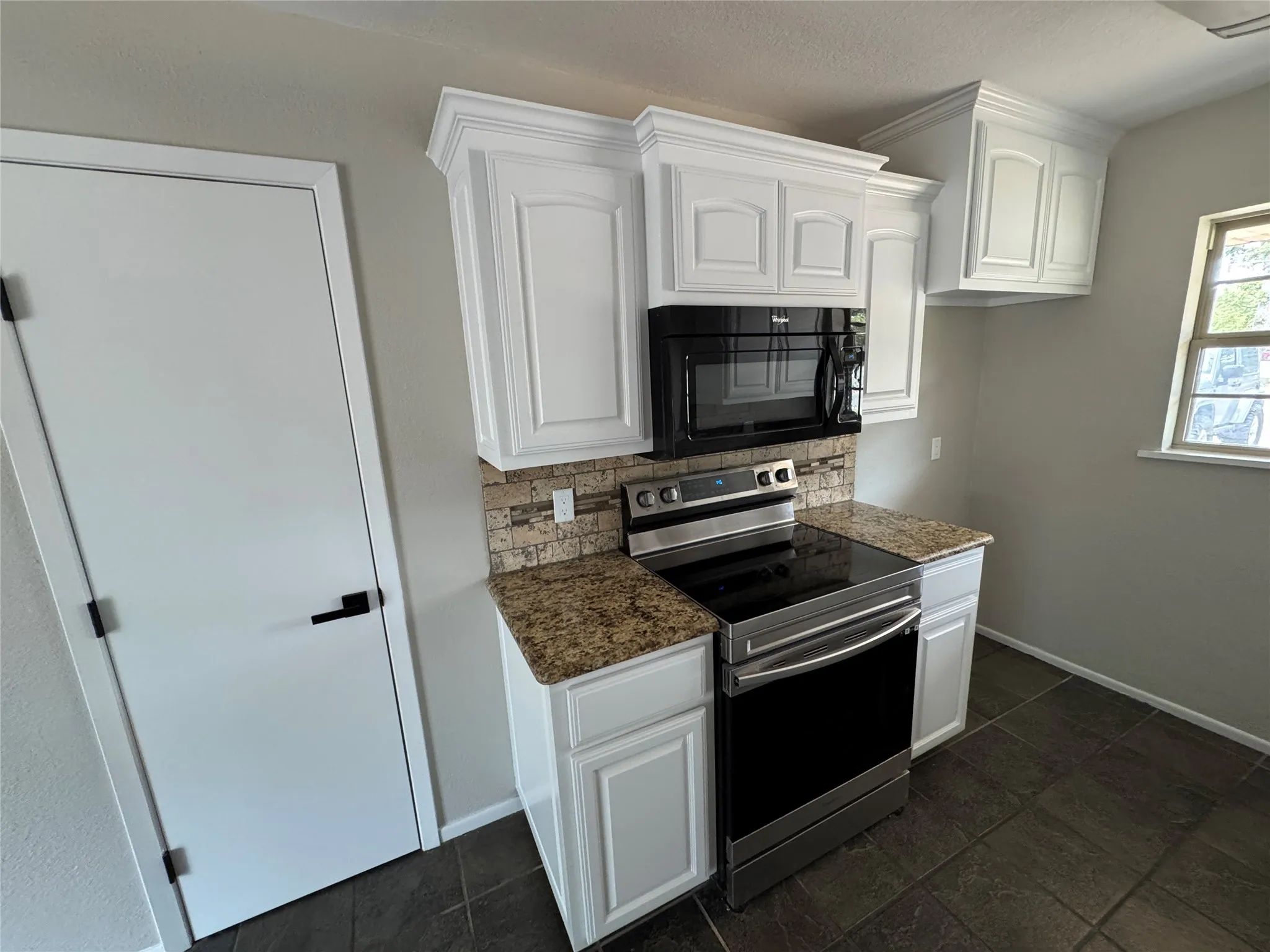 Single Family Residence For Sale in Tarrant County , 732 Dunaway Lane, Azle, Texas 76020, 3 Bedroom, 2 Bathroom, Garage spaces, 1,324 Sqft, built in 1975, mls#21366814, Real Estate Agent in Azle, Homes For Sale in Tarrant county, Homes For Sale in Azle, Realtor in Azle Texas, Real Estate Brokerage Independent Realty Texas, Luminita Cordes Realtor