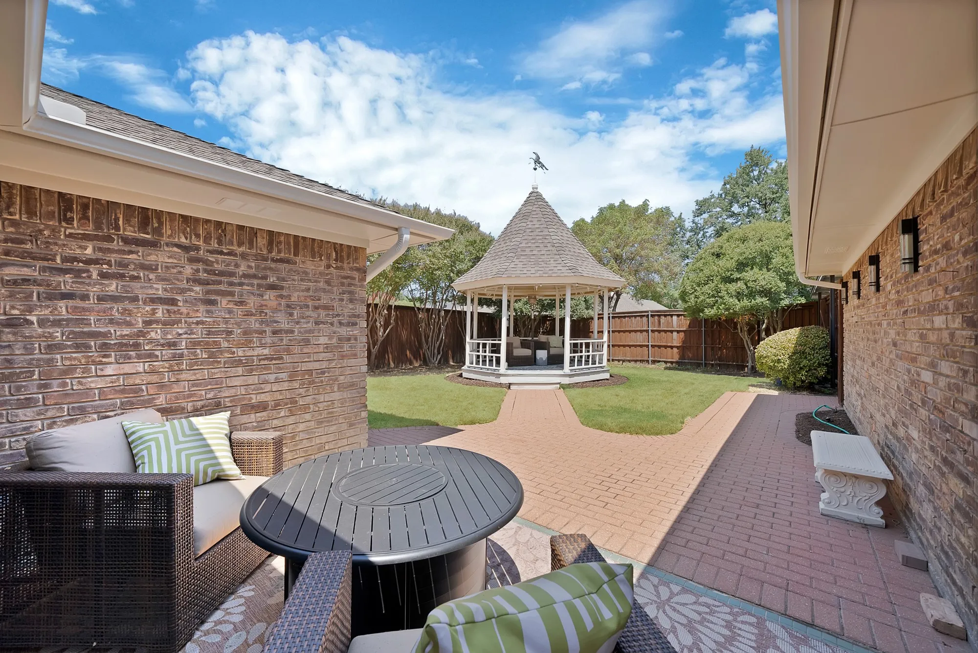 Single Family Residence For Sale in Collin County , 4311 Firebrick Lane, Dallas, Texas 75287, 4 Bedroom, 3 Bathroom, 2 Garage spaces, 2,605 Sqft, built in 1981, mls#21366794, Real Estate Agent in Dallas, Homes For Sale in Collin county, Homes For Sale in Dallas, Realtor in Dallas Texas, Real Estate Brokerage Independent Realty Texas, Luminita Cordes Realtor