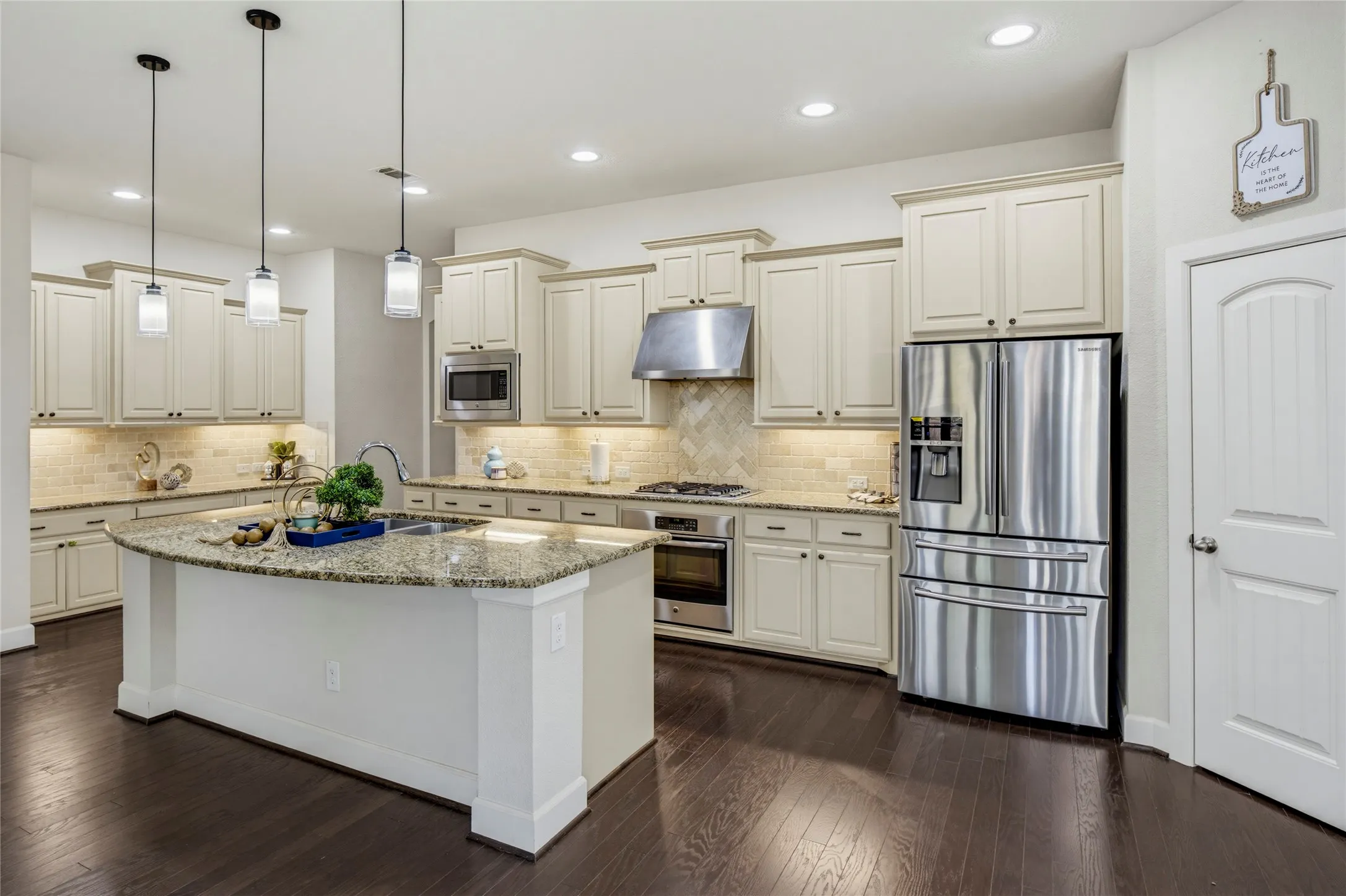 Single Family Residence For Sale in Collin County , 5928 Silverton Avenue, Mc Kinney, Texas 75070, 4 Bedroom, 3 Bathroom, 2 Garage spaces, 2,391 Sqft, built in 2014, mls#21365846, Real Estate Agent in Mc Kinney, Homes For Sale in Collin county, Homes For Sale in Mc Kinney, Realtor in Mc Kinney Texas, Real Estate Brokerage Independent Realty Texas, Luminita Cordes Realtor
