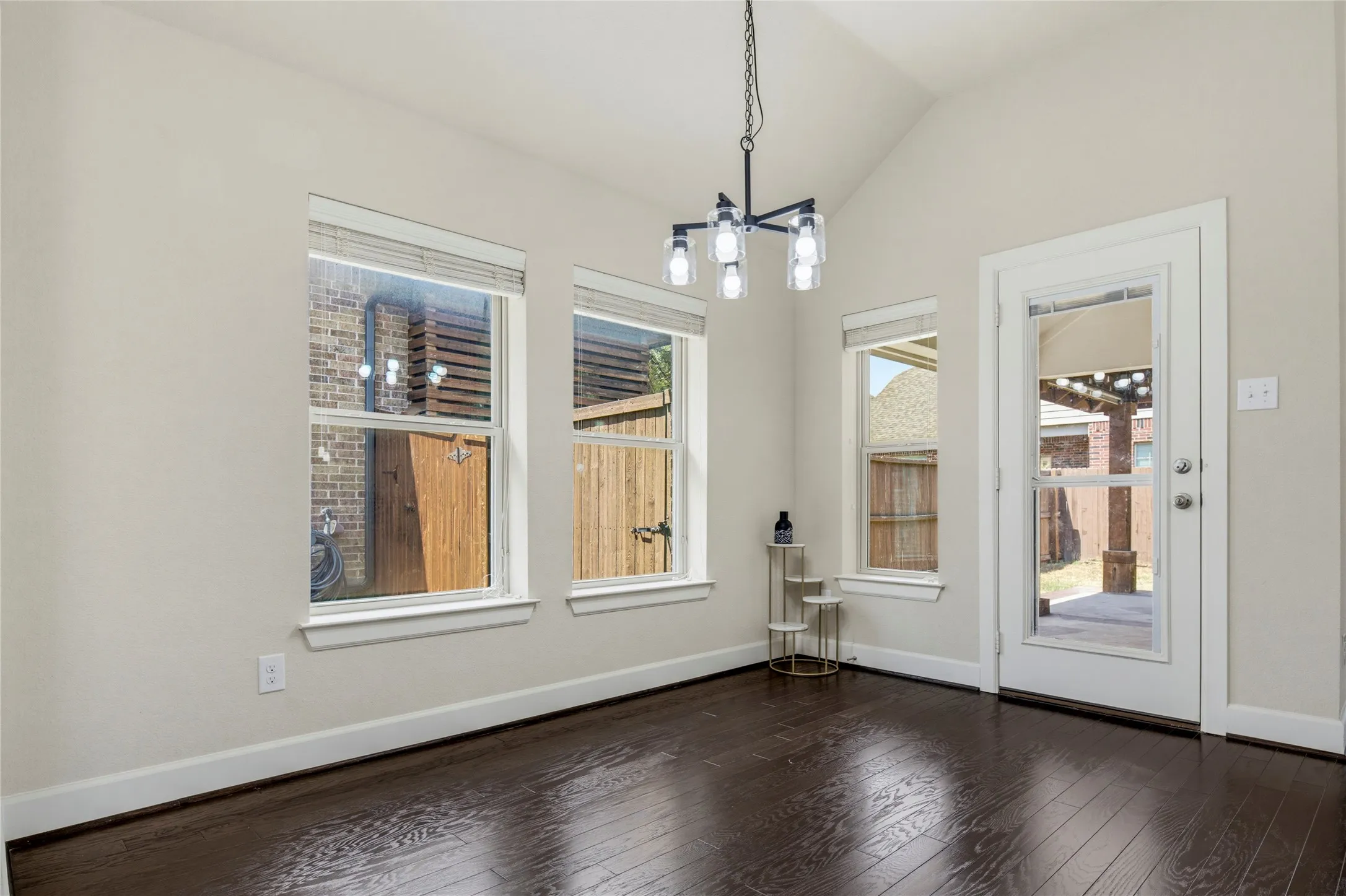 Single Family Residence For Sale in Collin County , 5928 Silverton Avenue, Mc Kinney, Texas 75070, 4 Bedroom, 3 Bathroom, 2 Garage spaces, 2,391 Sqft, built in 2014, mls#21365846, Real Estate Agent in Mc Kinney, Homes For Sale in Collin county, Homes For Sale in Mc Kinney, Realtor in Mc Kinney Texas, Real Estate Brokerage Independent Realty Texas, Luminita Cordes Realtor